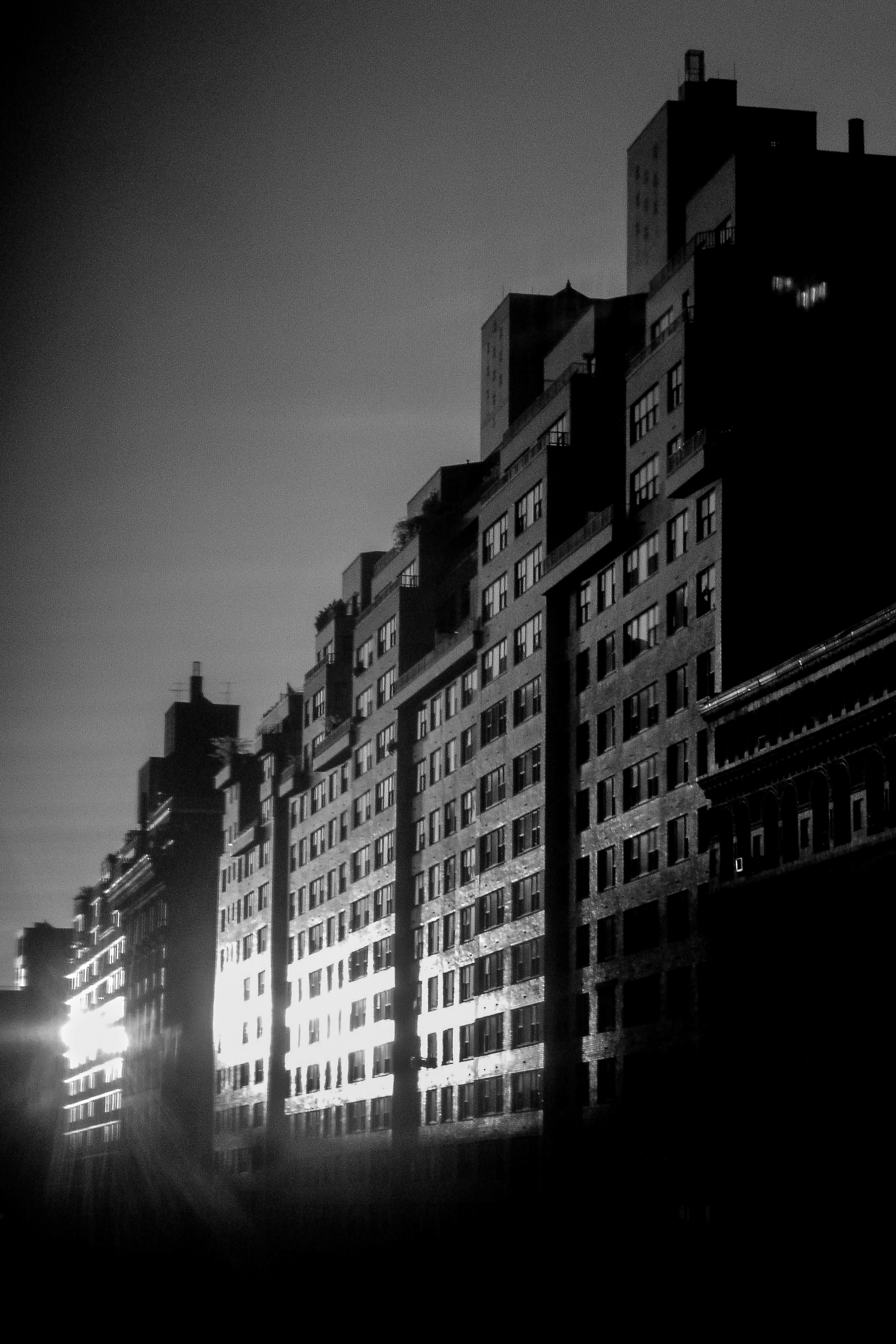 E 14th St