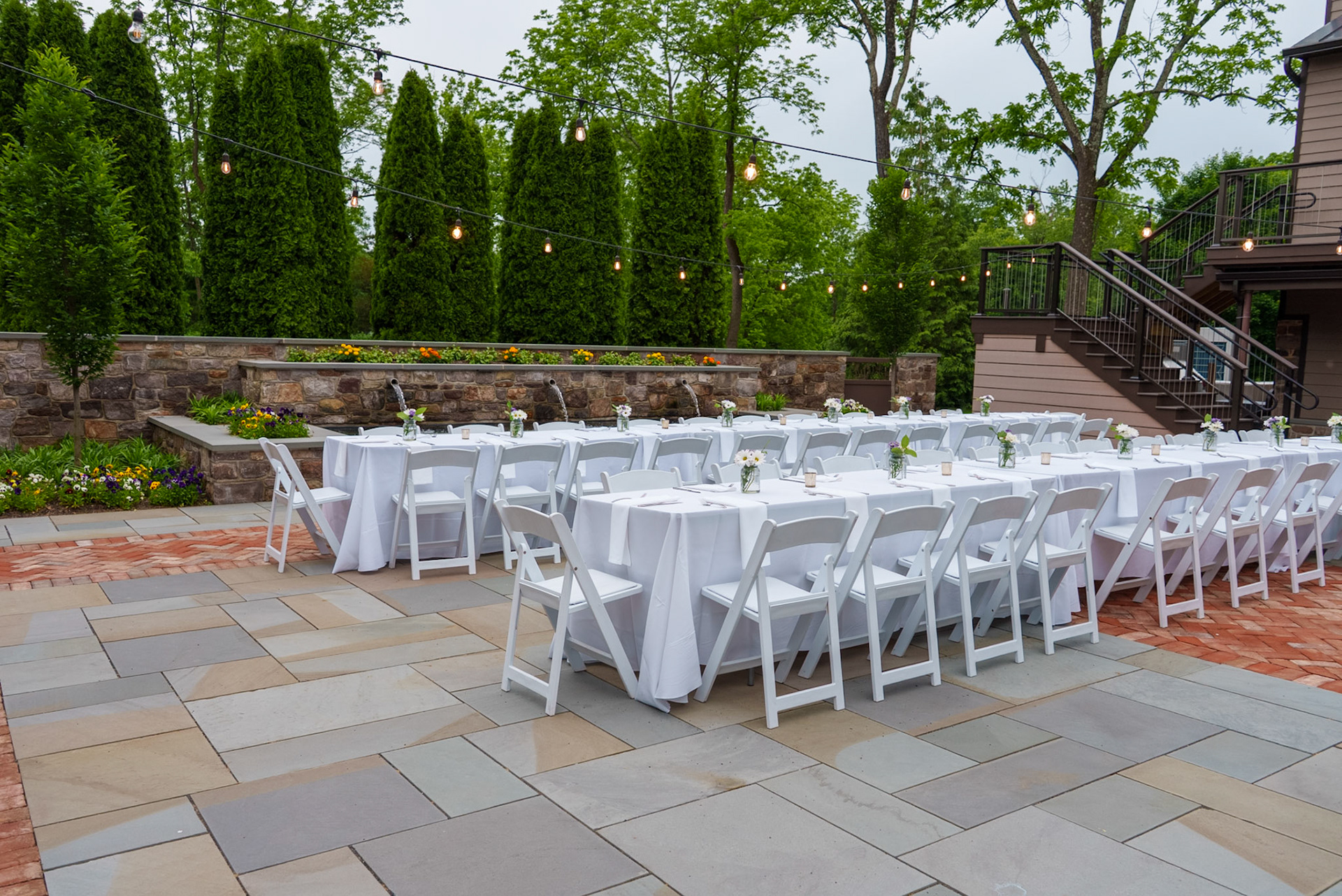 Northridge Courtyard Set for 52