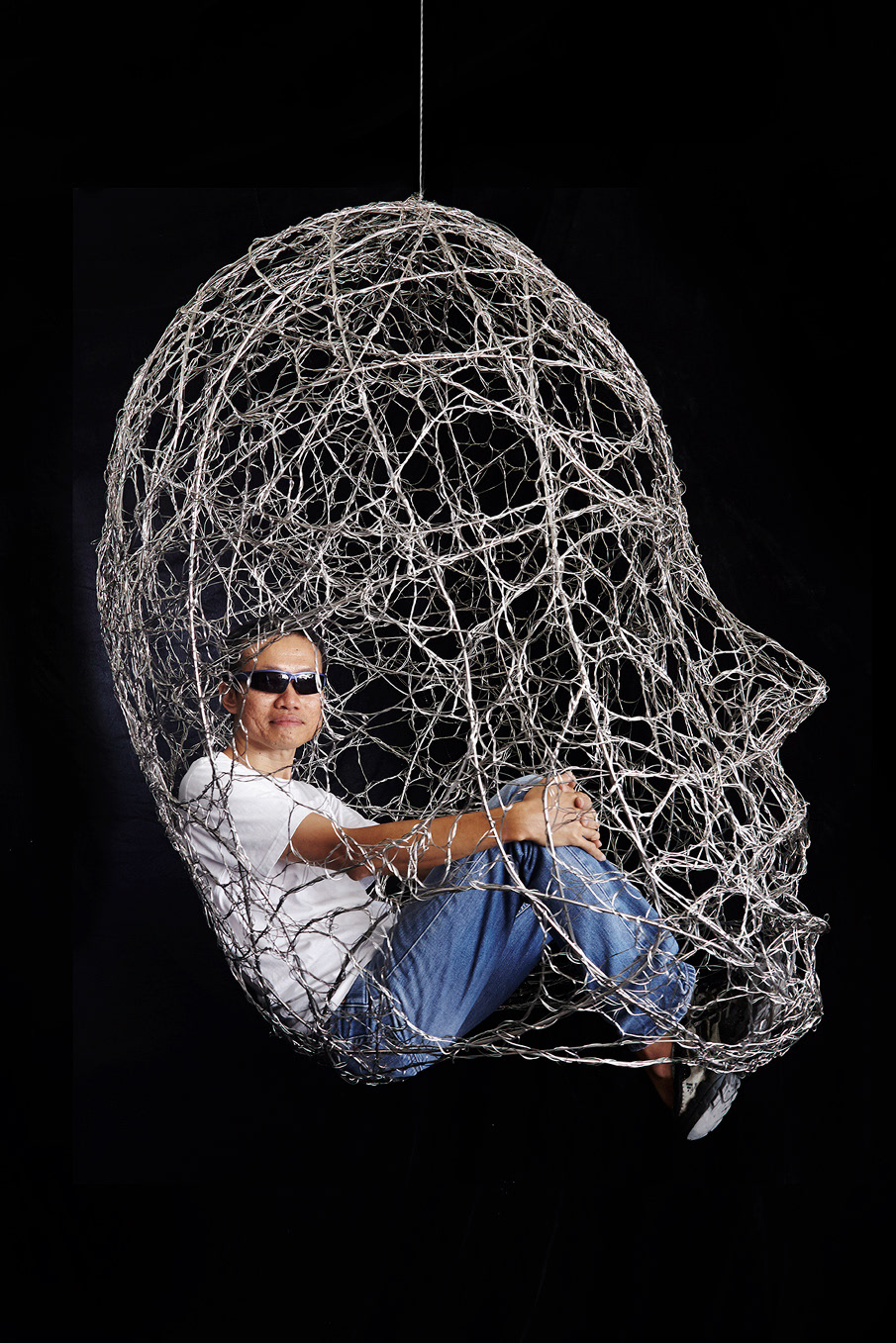 Victor Tan ’s sculptures are characterized by the sole use of wire. Coupled with his unique techniques, he investigates existential ideas about humanity, the isolation of the human emotions in the moment, and through the passage of time and life. Exploring the world of three dimensional art, participants will be introduced to various materials with Victor to create an artwork of their own. The vast majority of Victor’s sculptures have been centered on the human figure, with rare works of fishes, birds, horses etc. His earliest pieces seemed to express a language or voice which Victor uses to work through his anxieties and traumas. Or perhaps a therapy even to release his inner fears and thoughts, through a language that words cannot express. Creating sculpture at this point in his existence is about healing, about seeking happiness, about contemplation, about finding meanings in life.