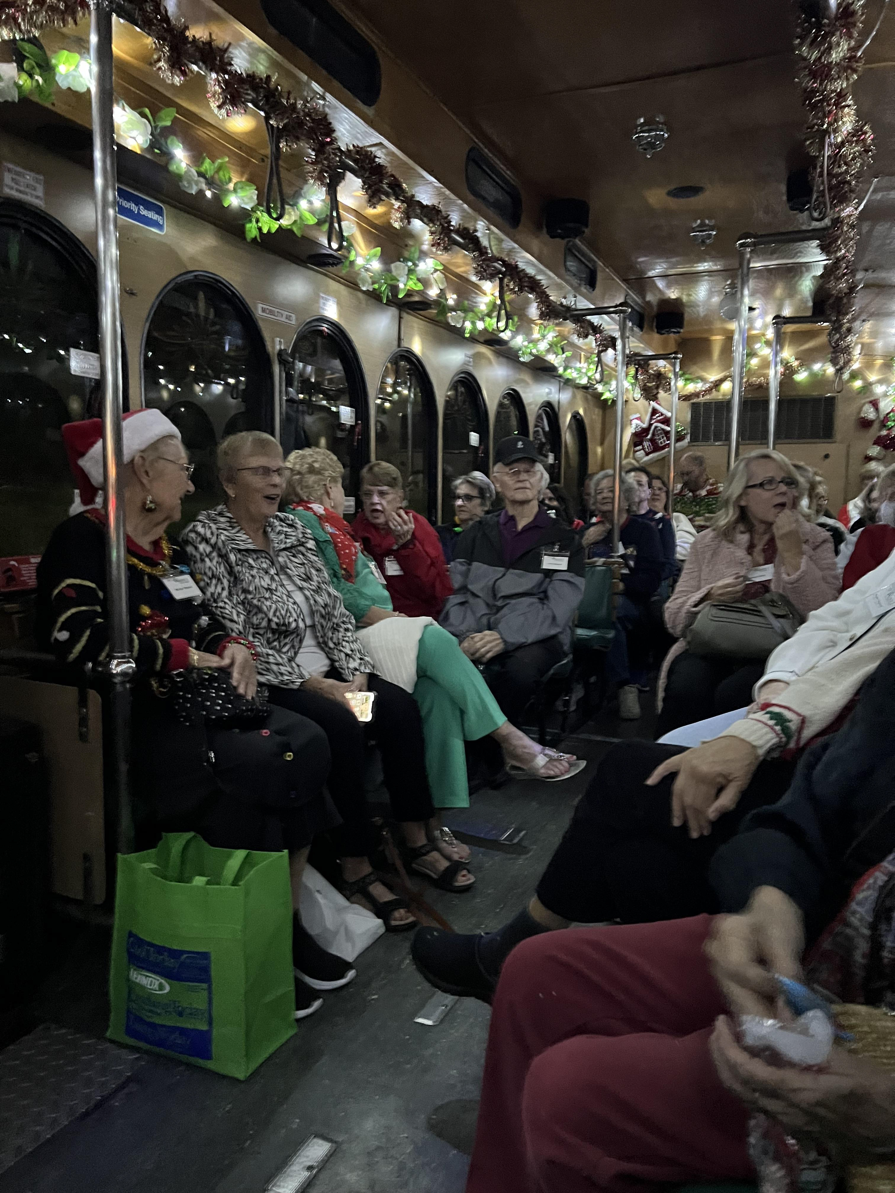 2022-12-18 OUT & ABOUT CHRISTMAS LIGHT TROLLEY