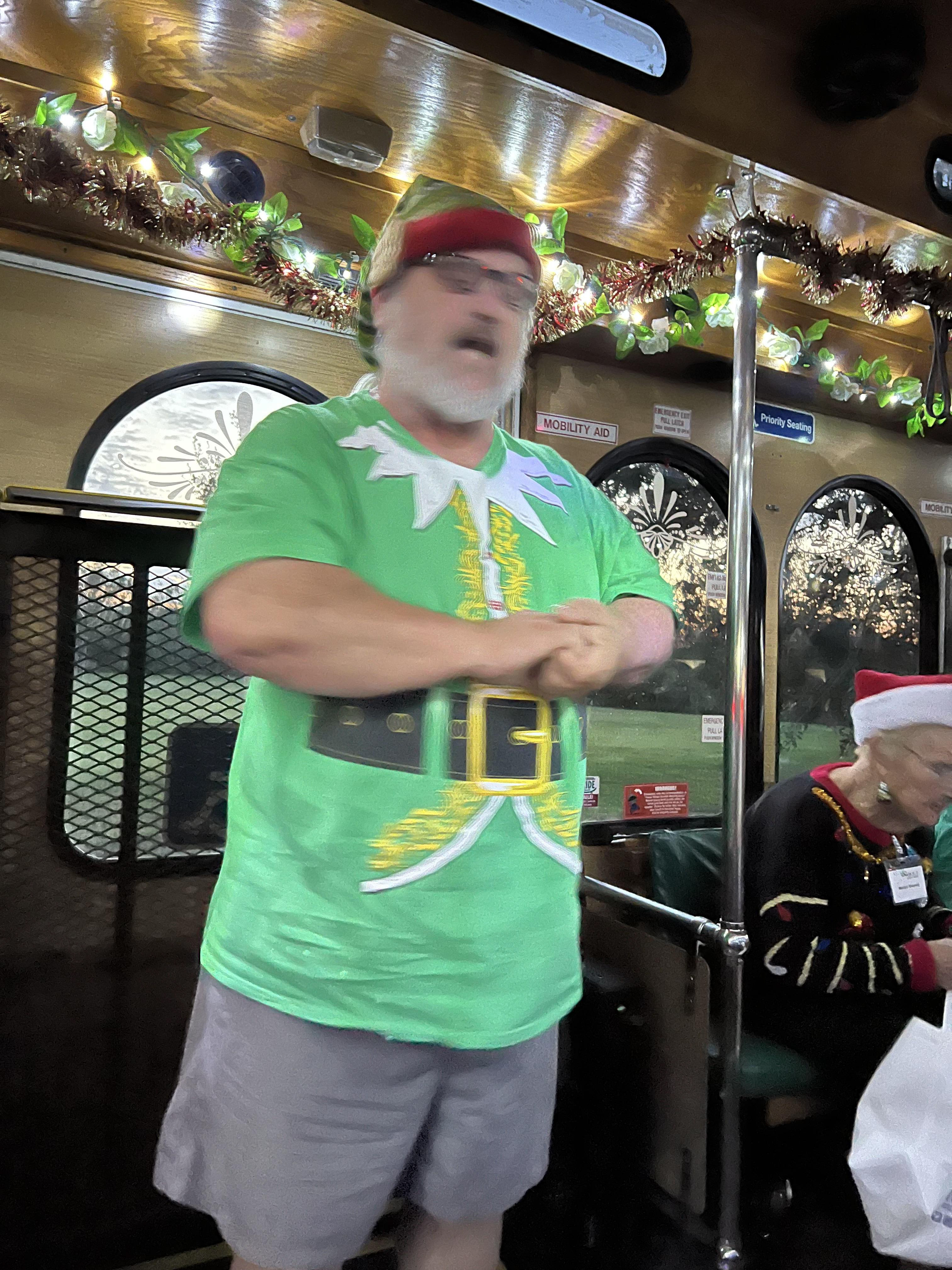 2022-12-18 OUT & ABOUT CHRISTMAS LIGHT TROLLEY