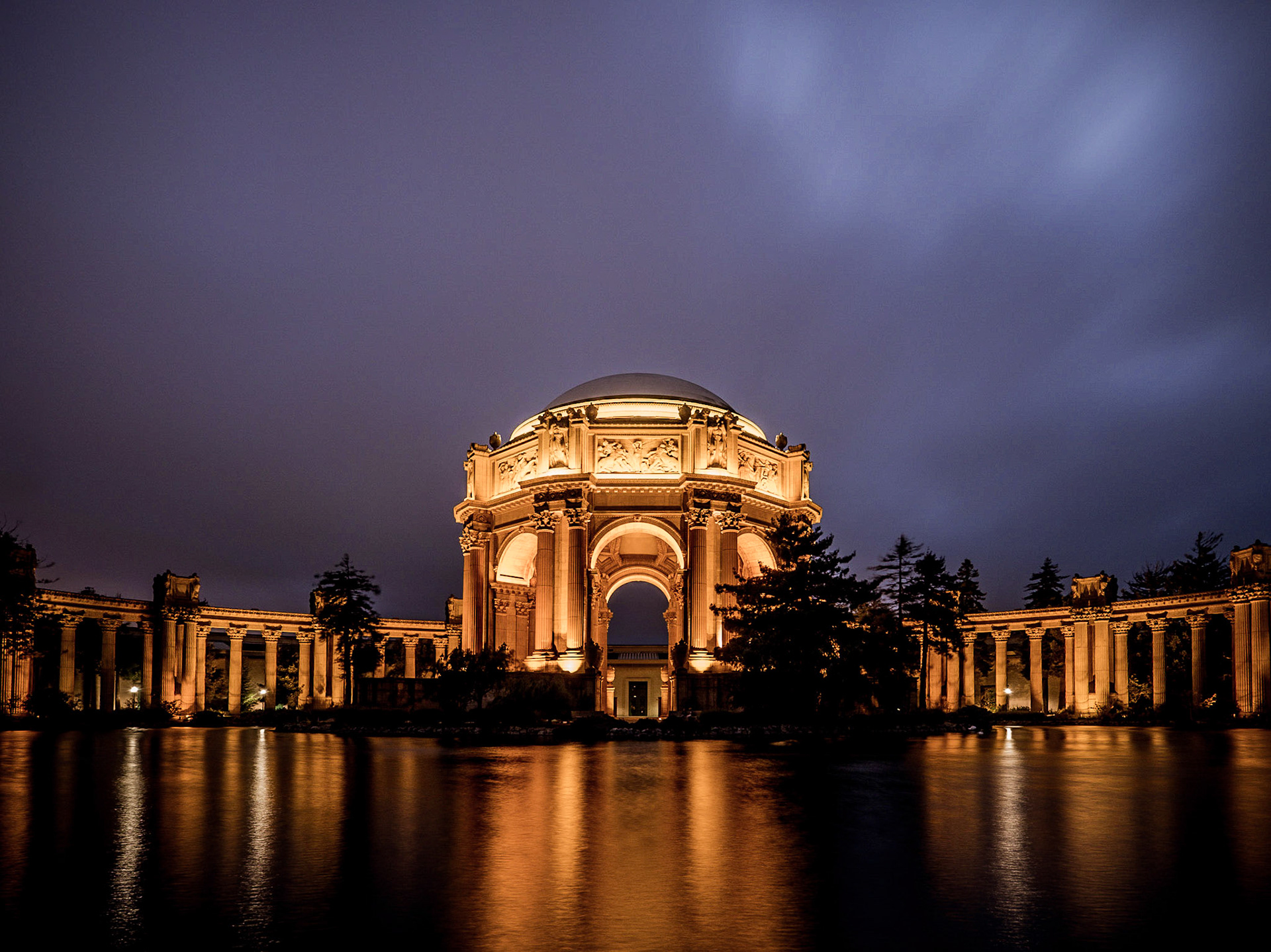 The Palace of Fine Arts on a cloudy evening in San Francisco