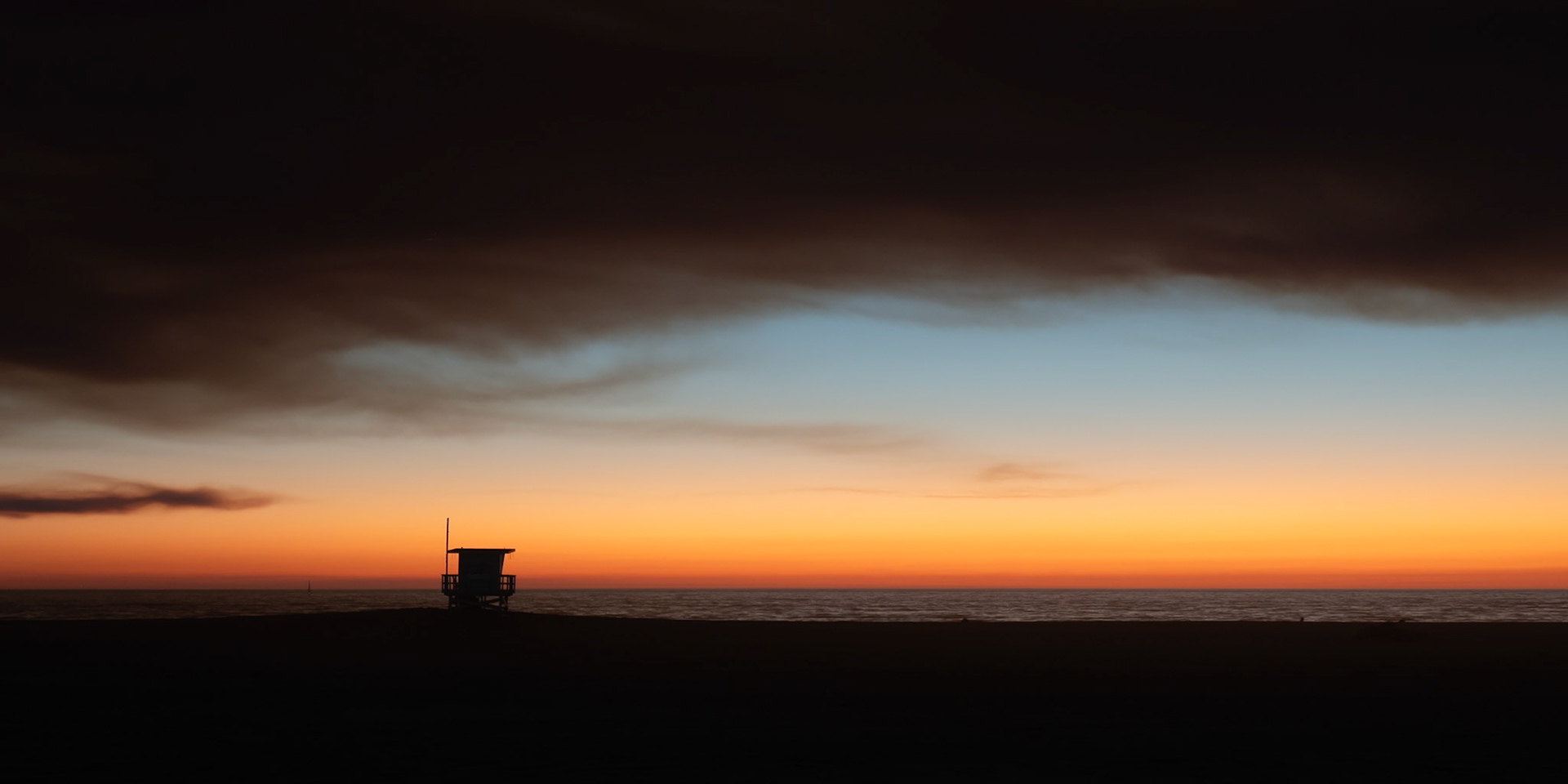 Thkck smoke hovers over the Los Angeles shoreline in Santa Monica, as wildfires burn in the hills to the north of the city