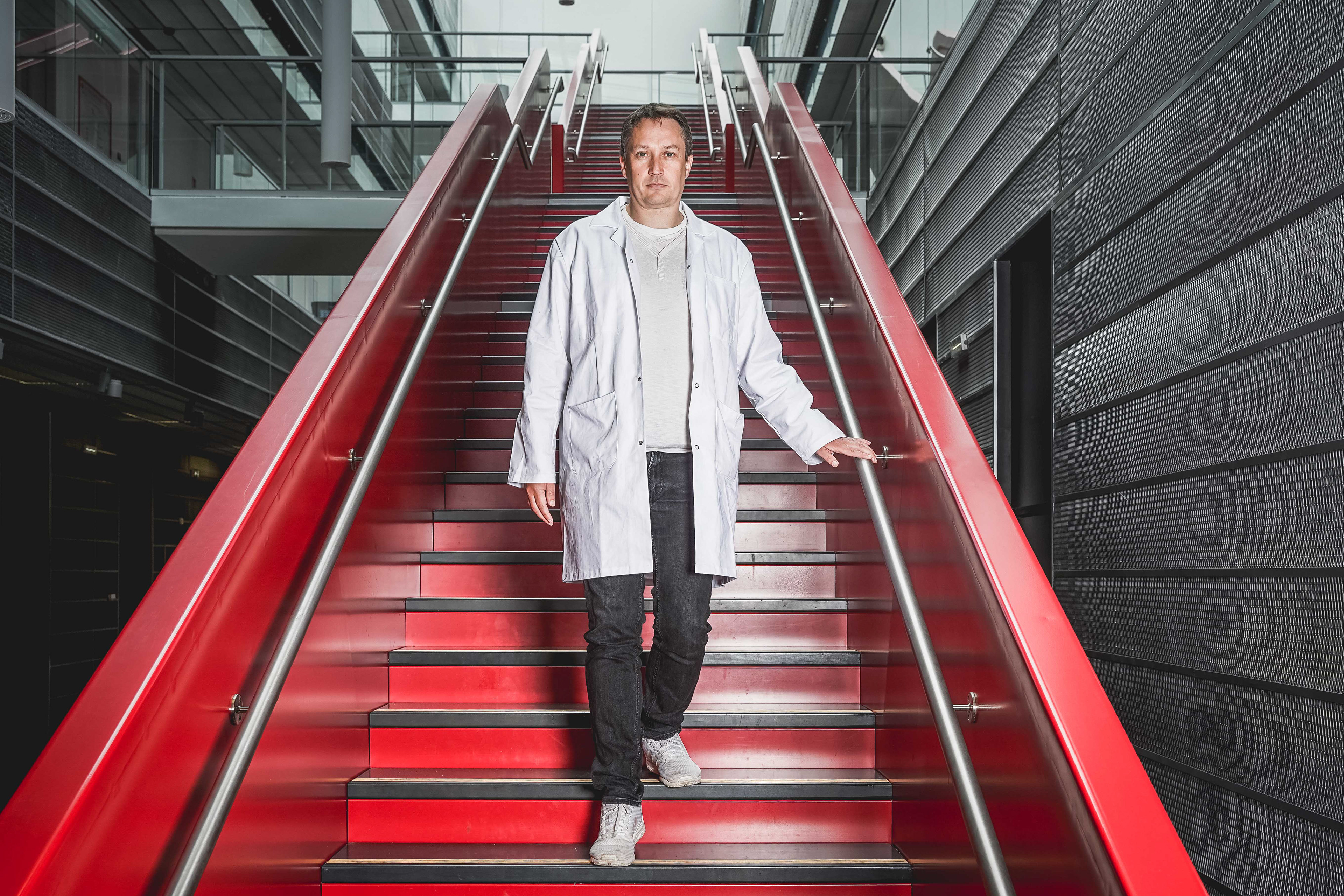 Frédéric Sauvage, chercheur au CNRS au laboratoire de réactivite et chimie des solides (LRCS), 