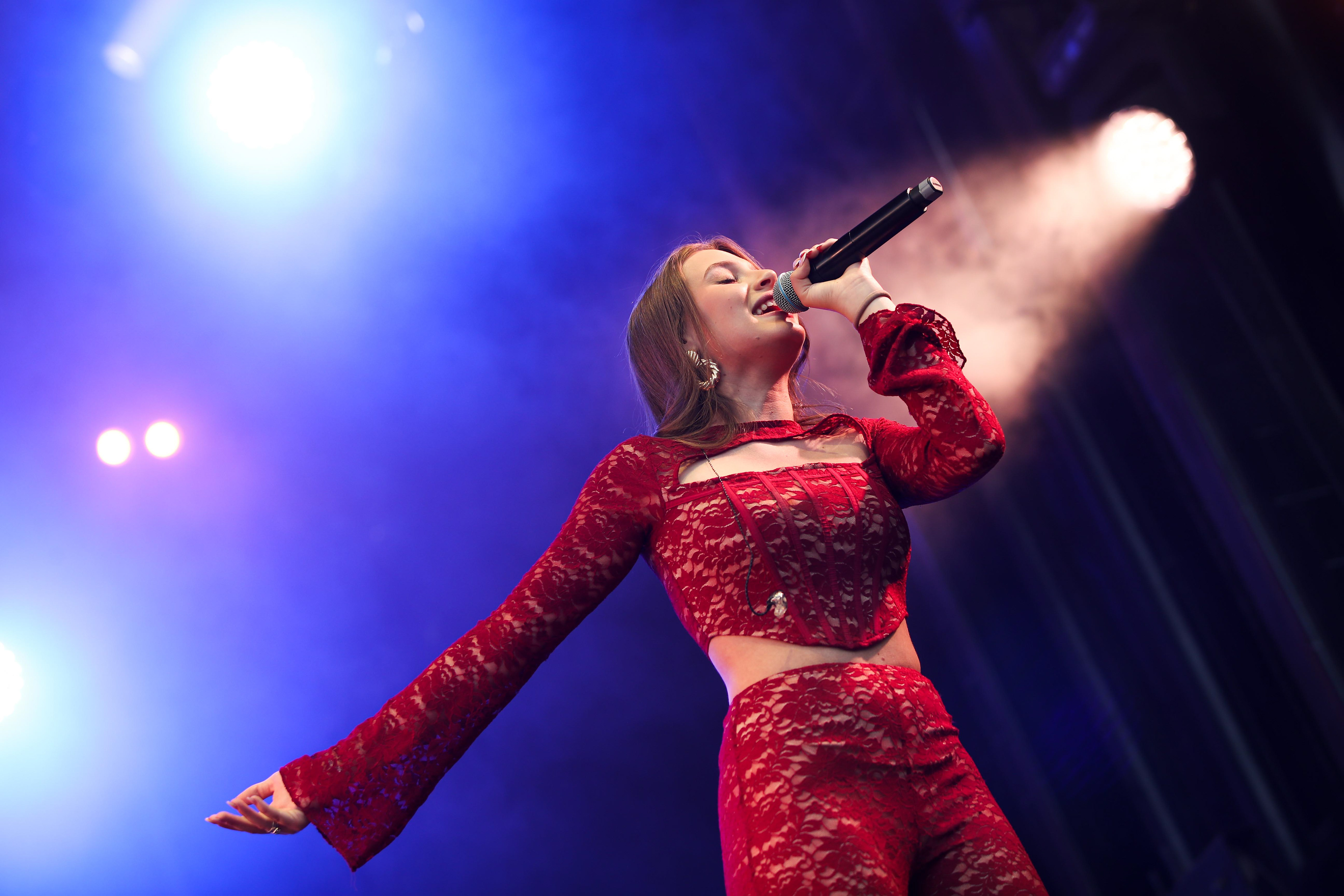 Carla - NRJ Music Tour Trélazé 2025