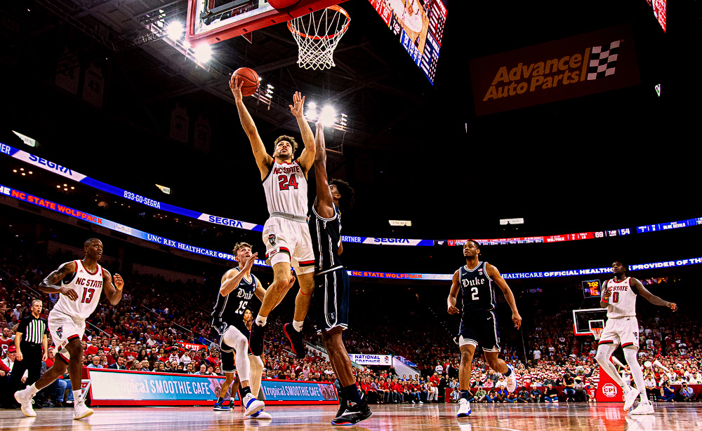 Devon Daniels glides past Duke freshman star Vernon Carey Jr. on his way to 25 points and nine rebounds.