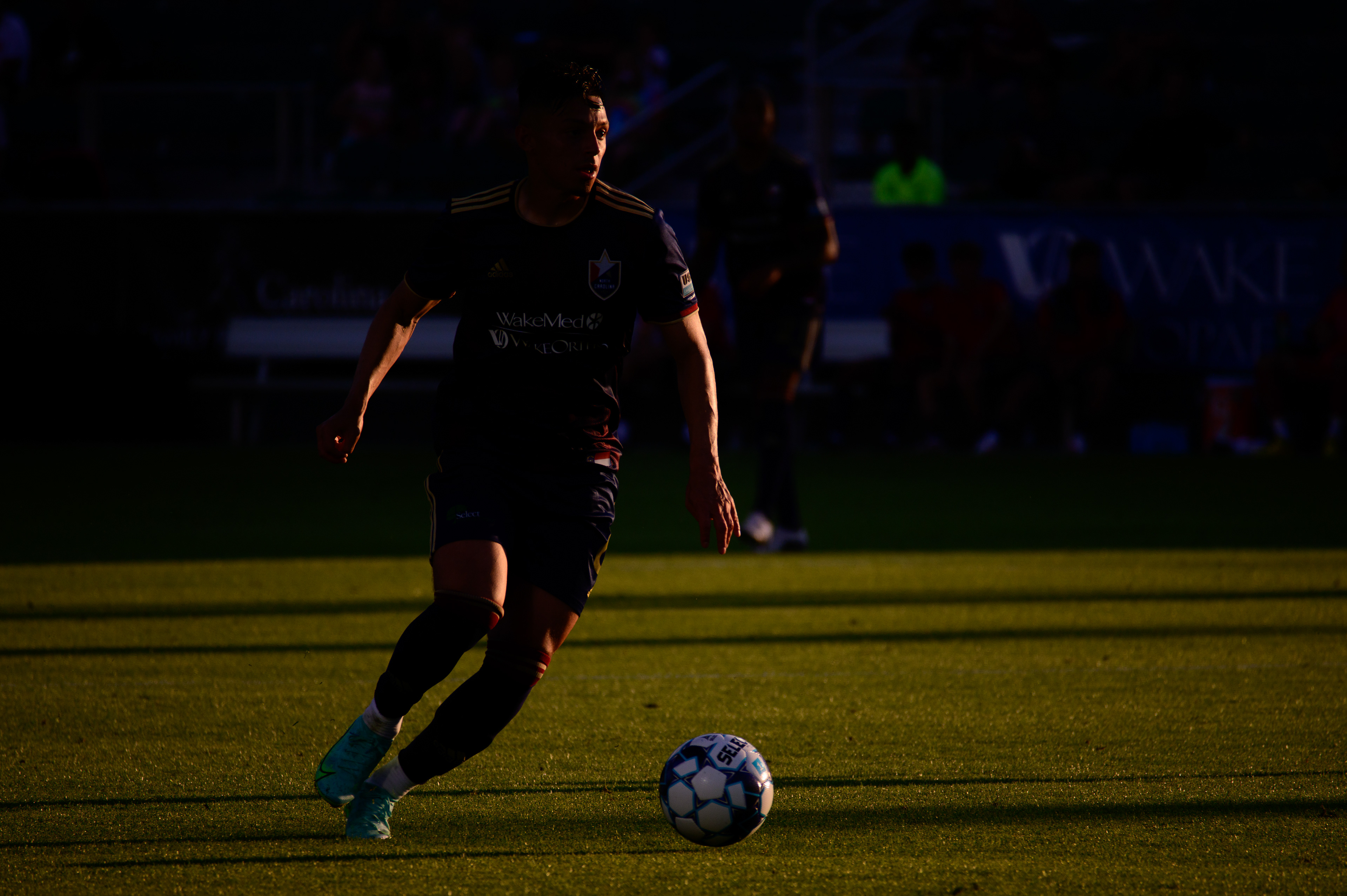 Nelson Flores dribbles on June 5, 2021.