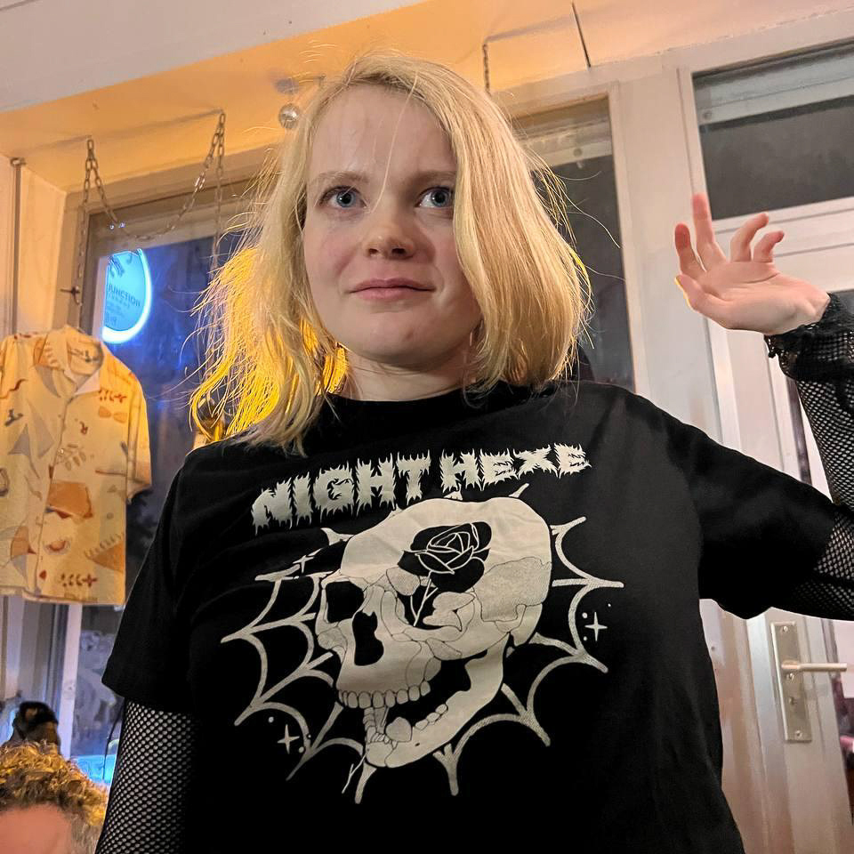 Night Hexe's Fan