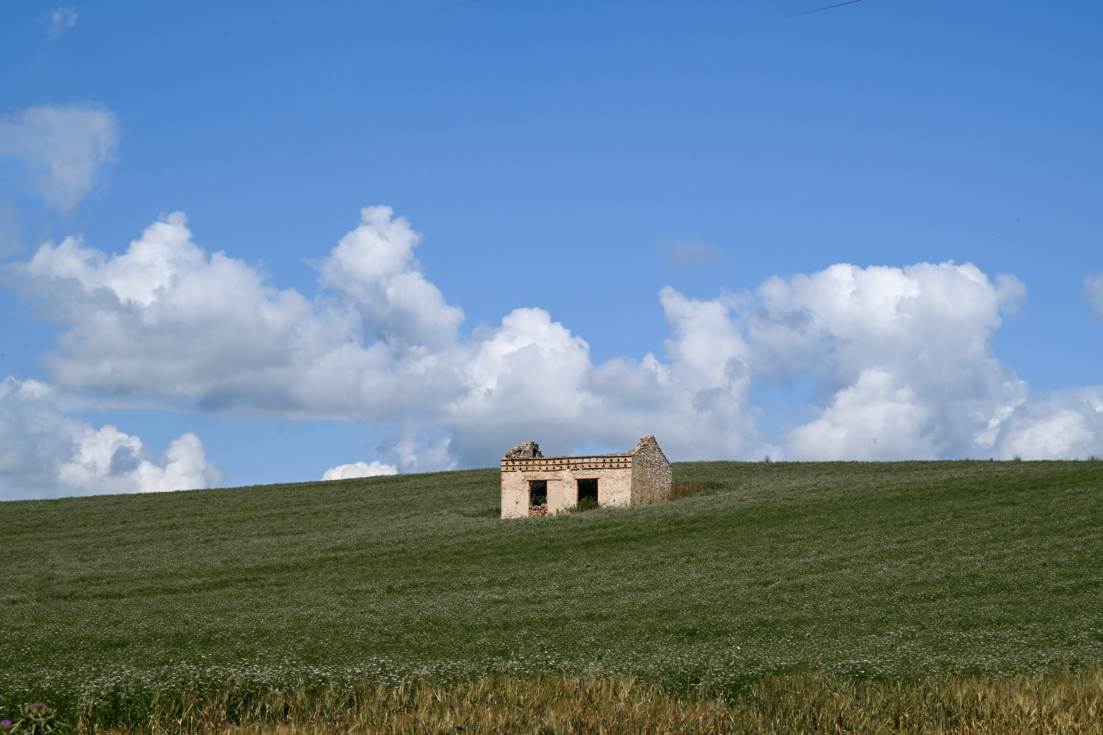 Old stone structure in the fields - Italy 2025
