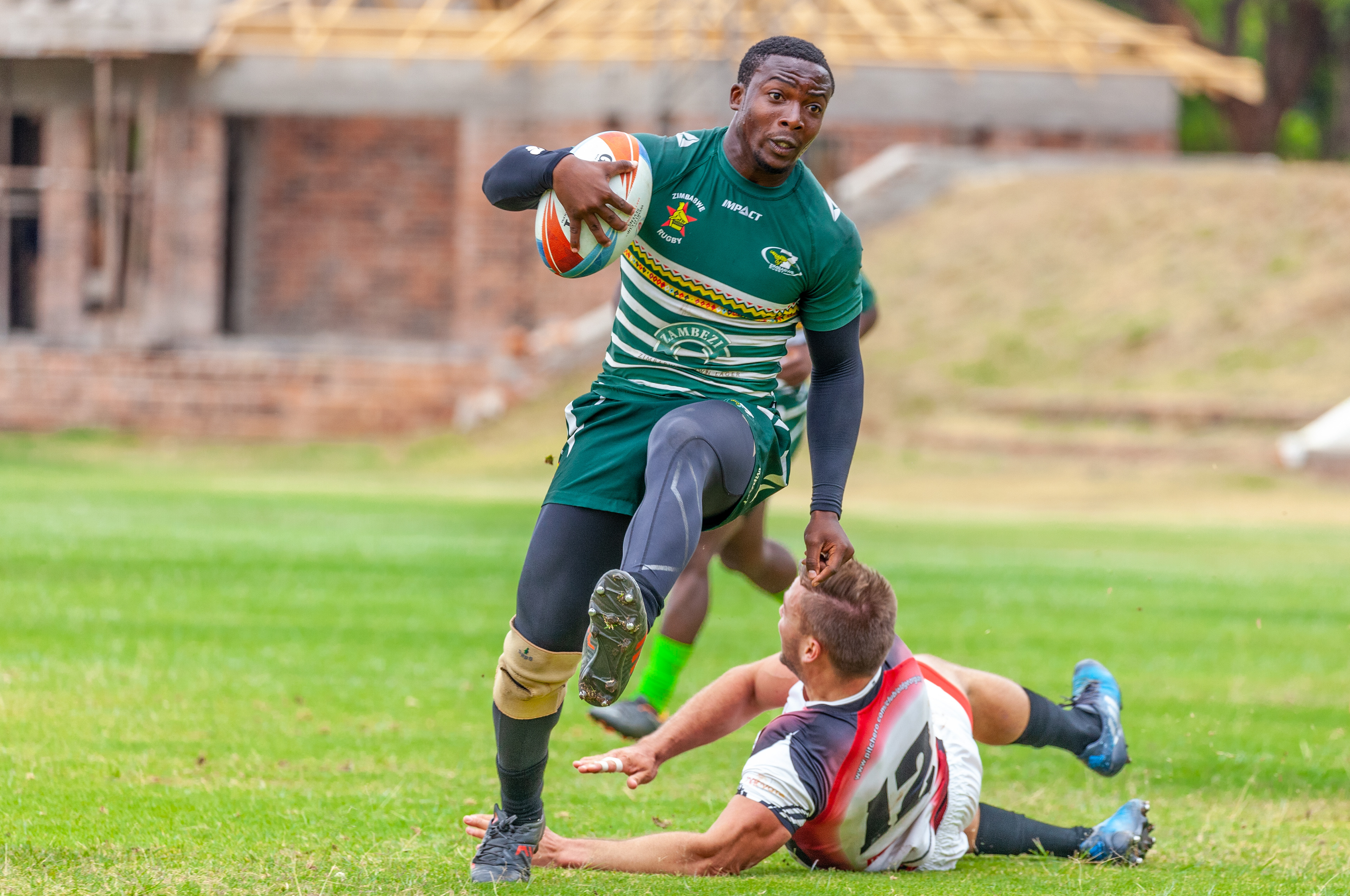 © Charmaine Chitate. Shingirai Katsvere steps through an Old Georgians defender