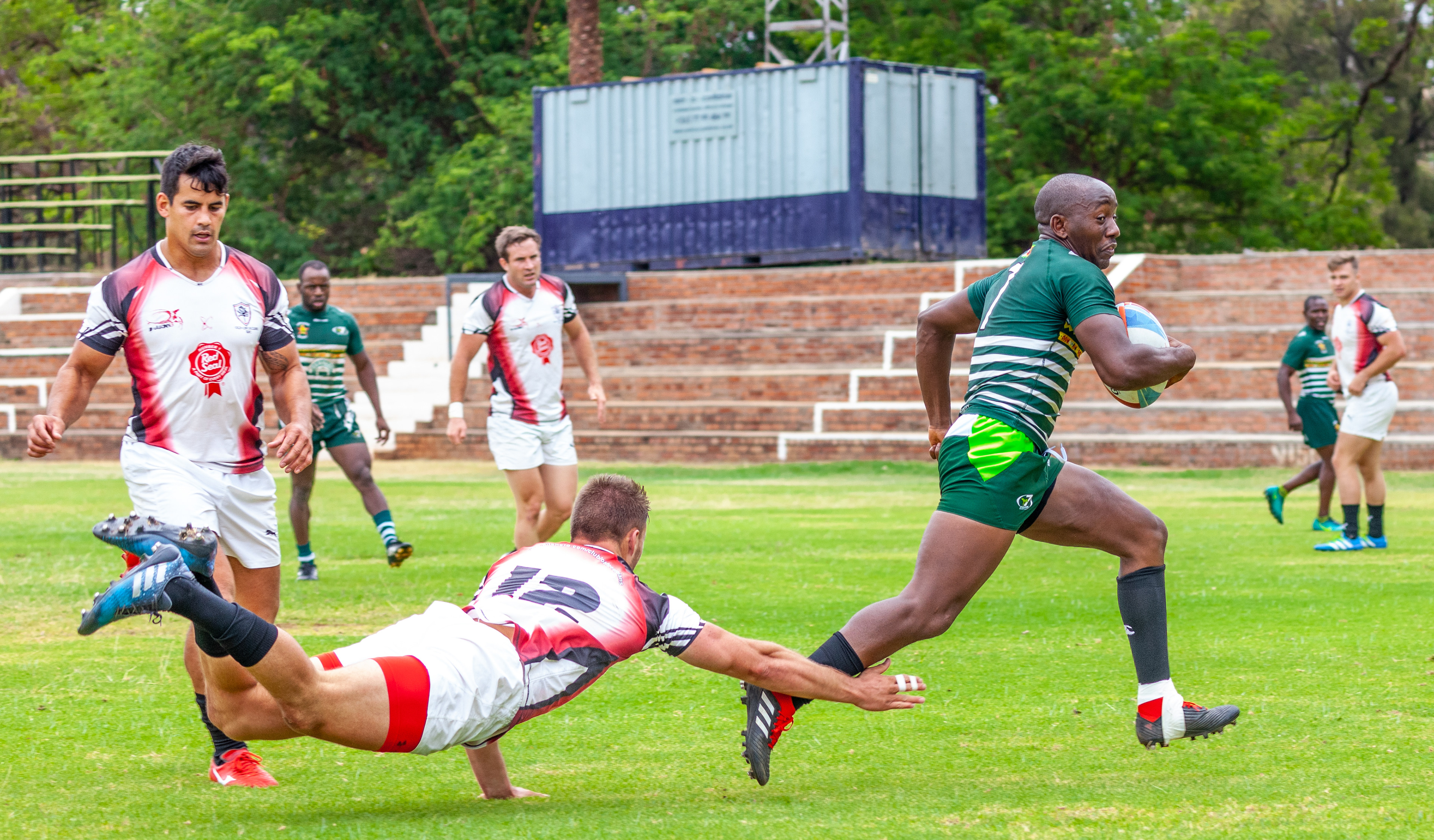 © Charmaine Chitate. Cheetahs speedstar, Tafadzwa Chitokwindo escapes an ankle tap // - © Charmaine Chitate