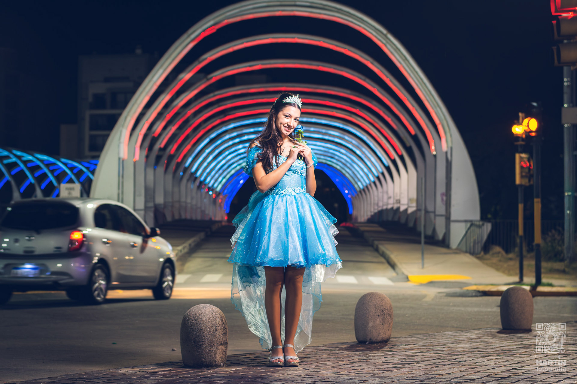 En la zona de "El Panal" el túnel de luces se transforma en un escenario moderno y lleno de color.