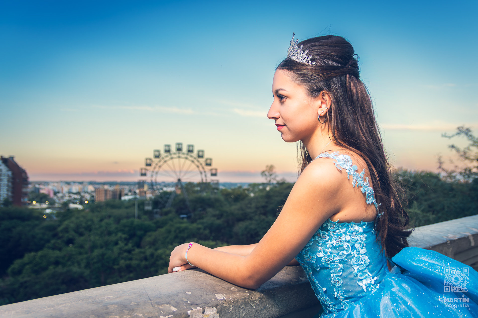 Un retrato de perfil para disfrutar la calma y las vistas de Córdoba al atardecer.