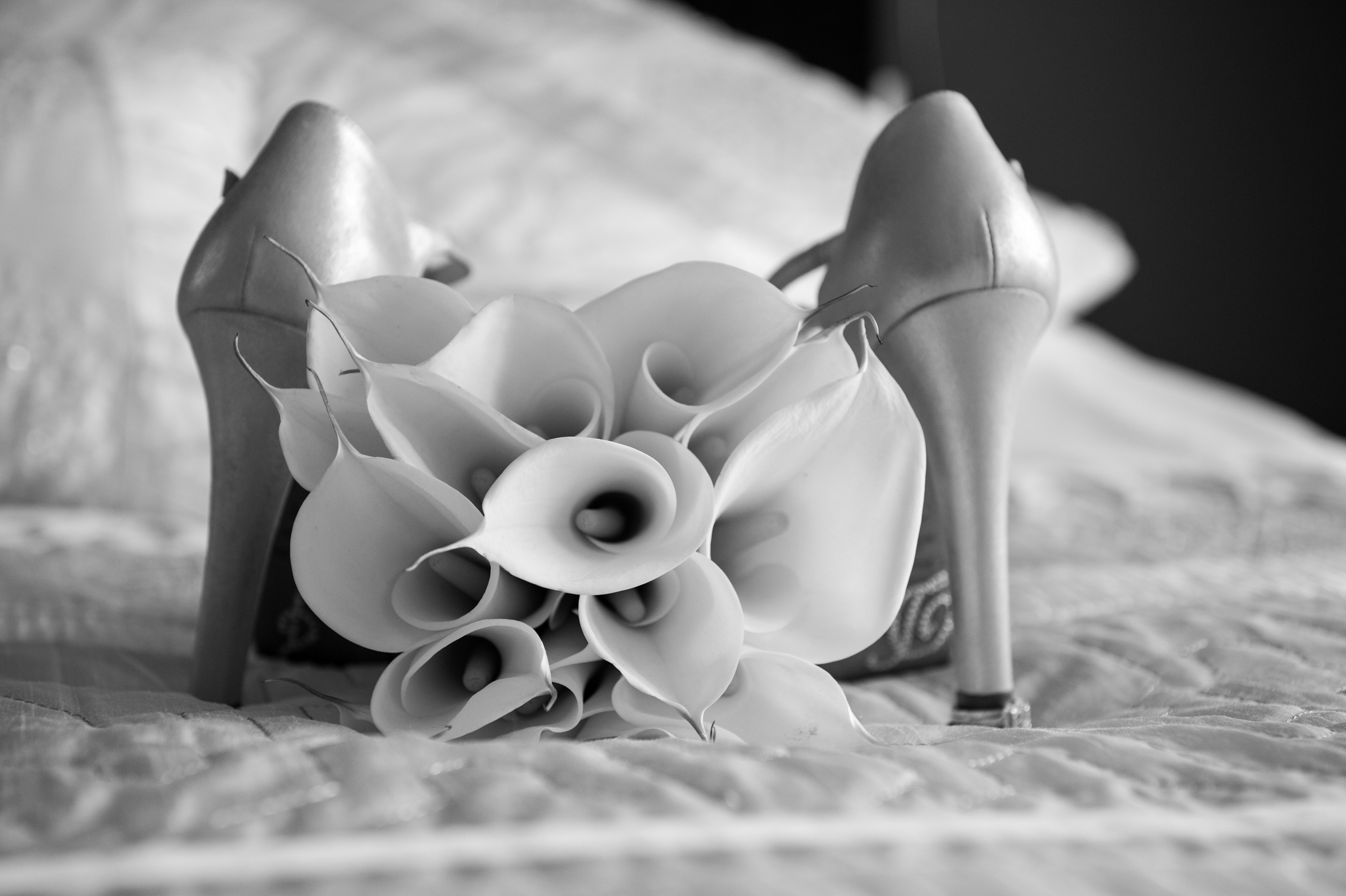 Chaussures et bouquet mariée