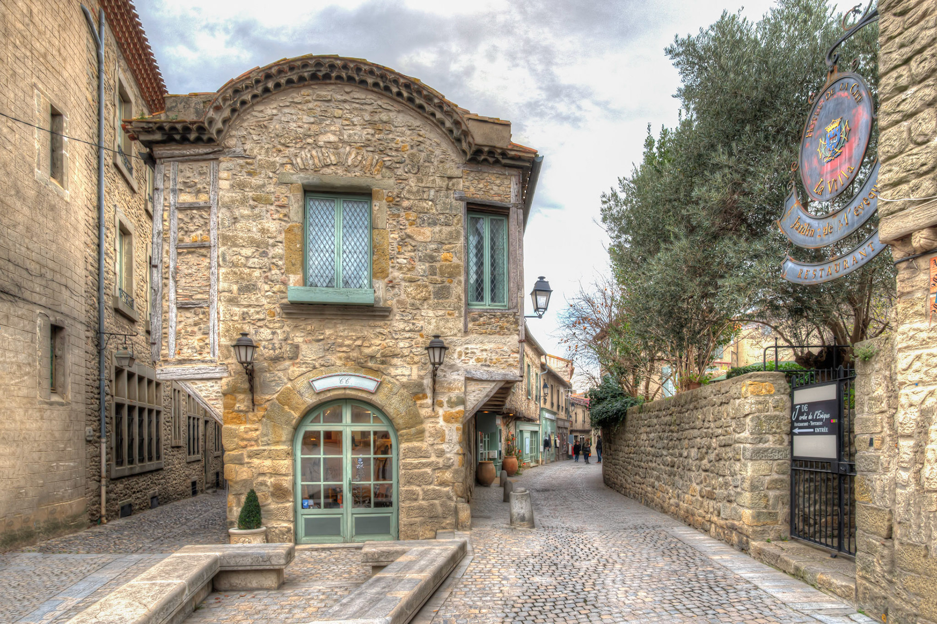 shop at the pointy end