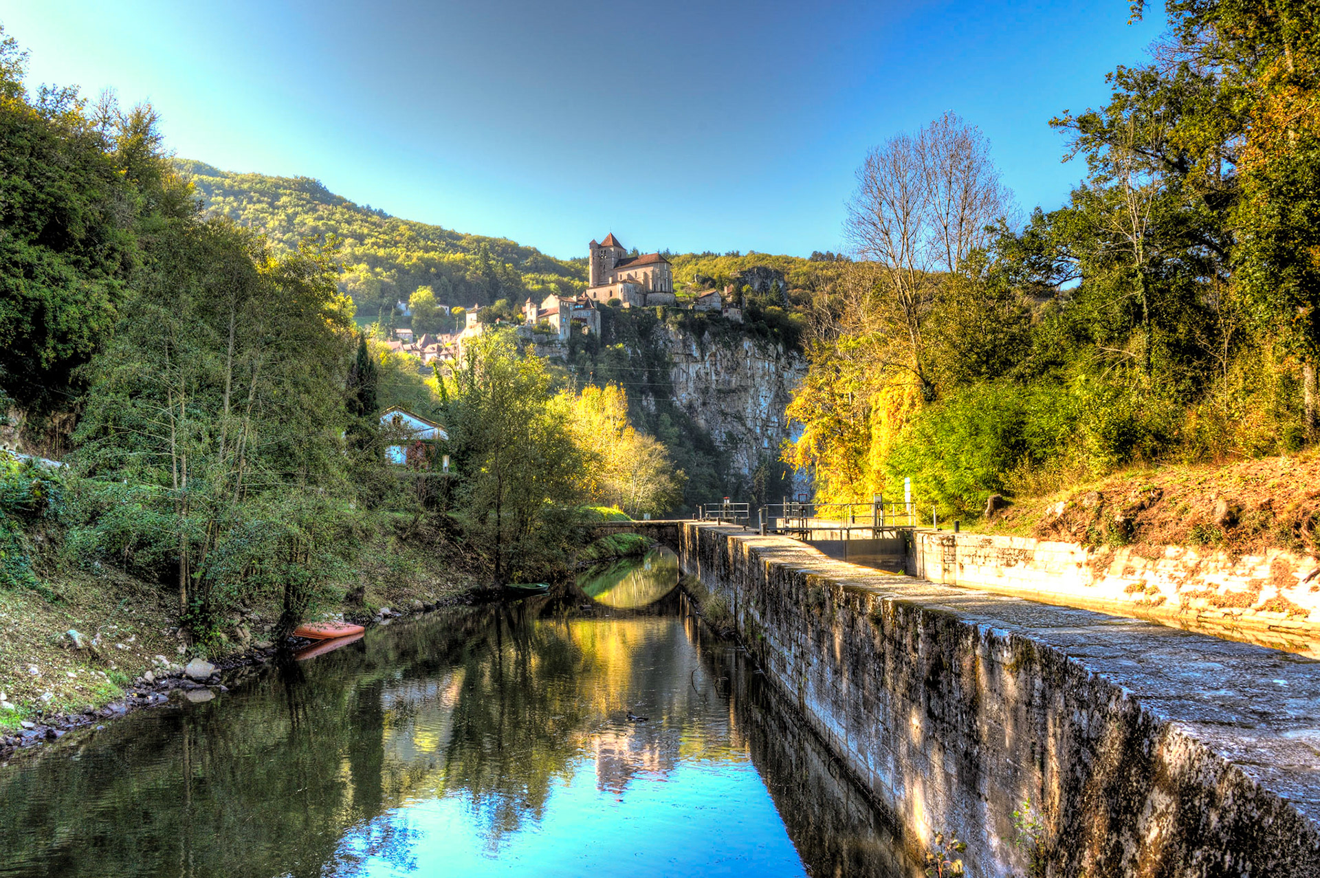 view of St Cirq Lapopie from the river below