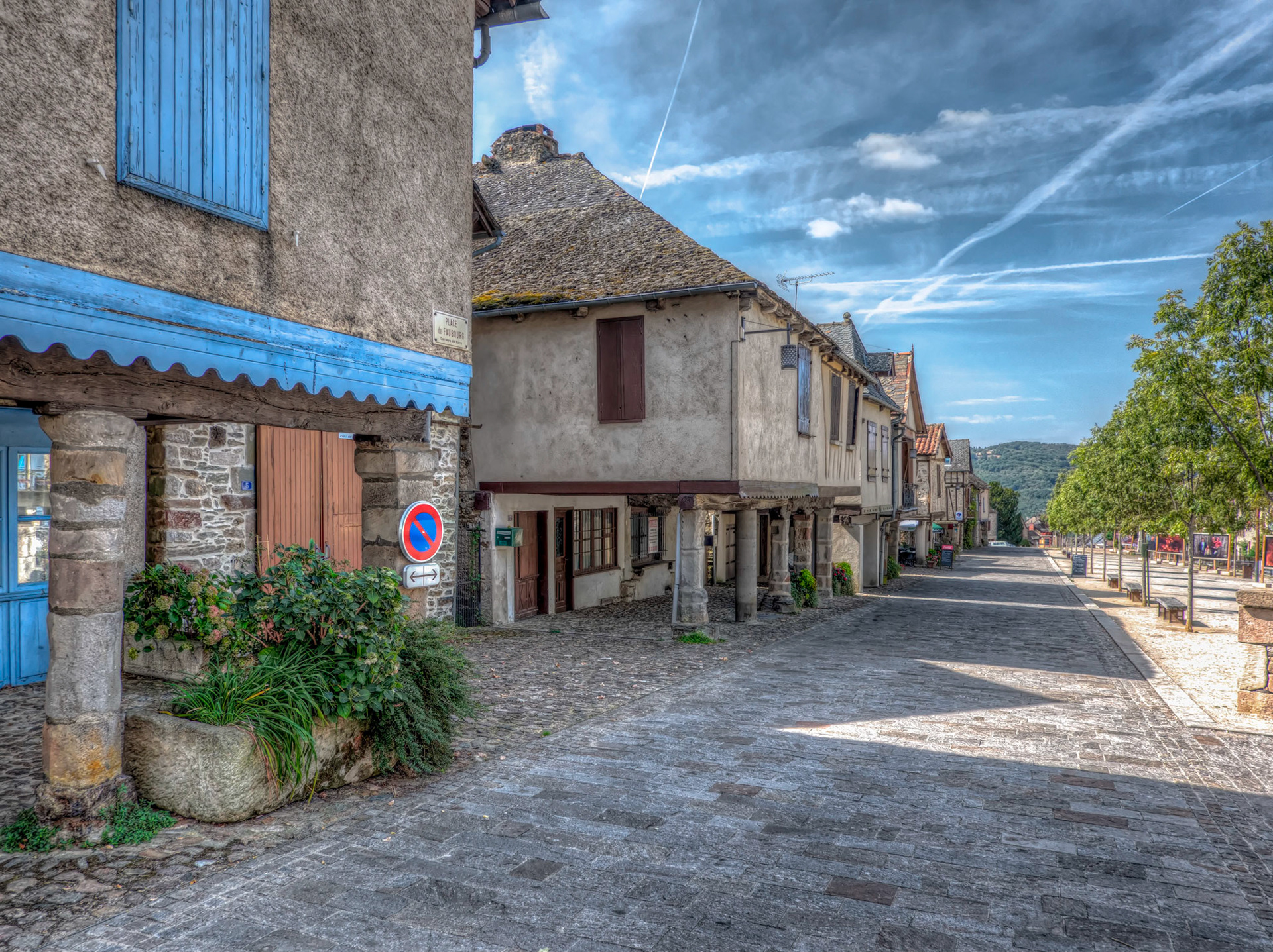 Place du Fouberg. Najac.