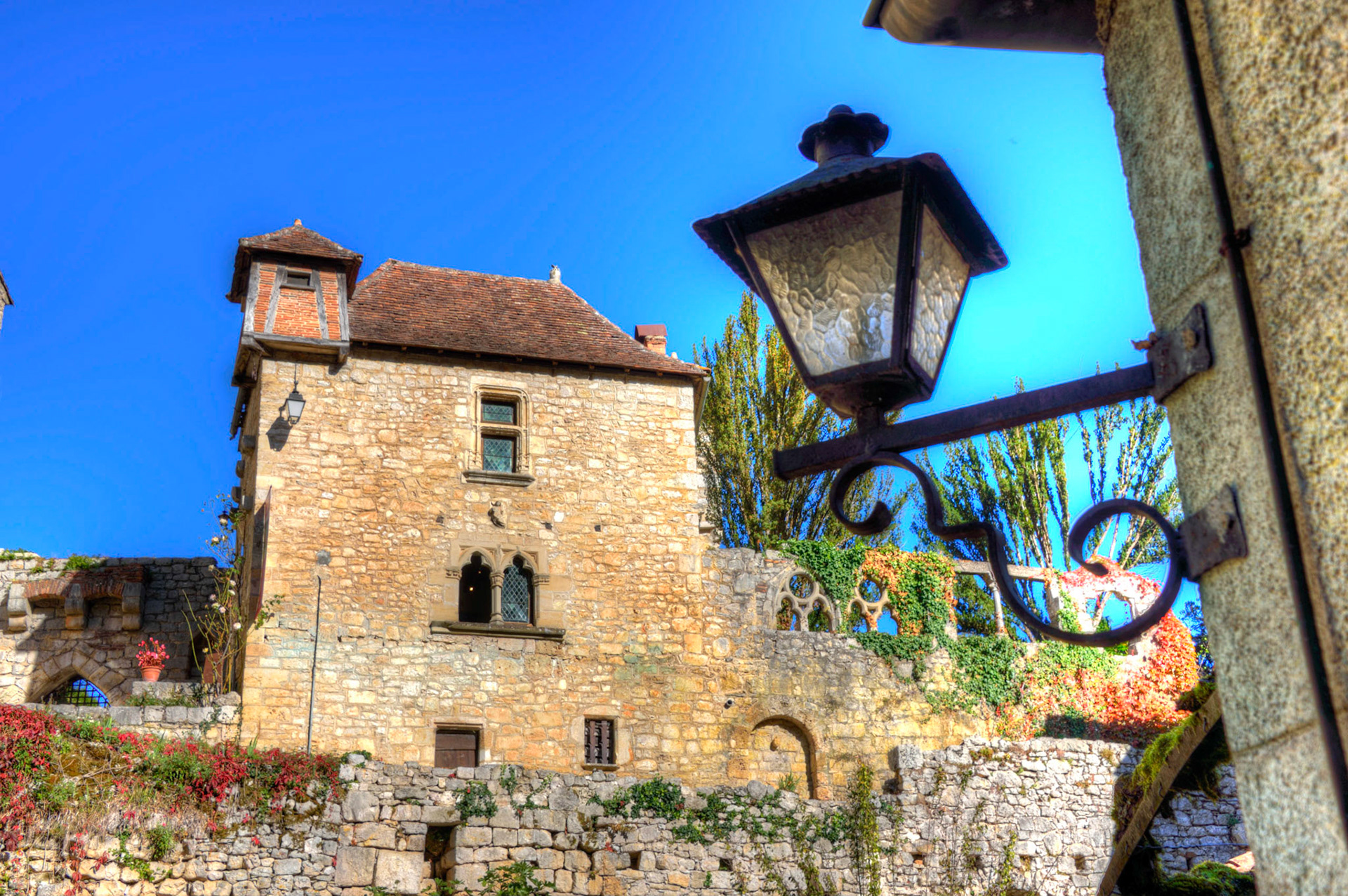 Lamp and odd roof in St Cirq Lapopie