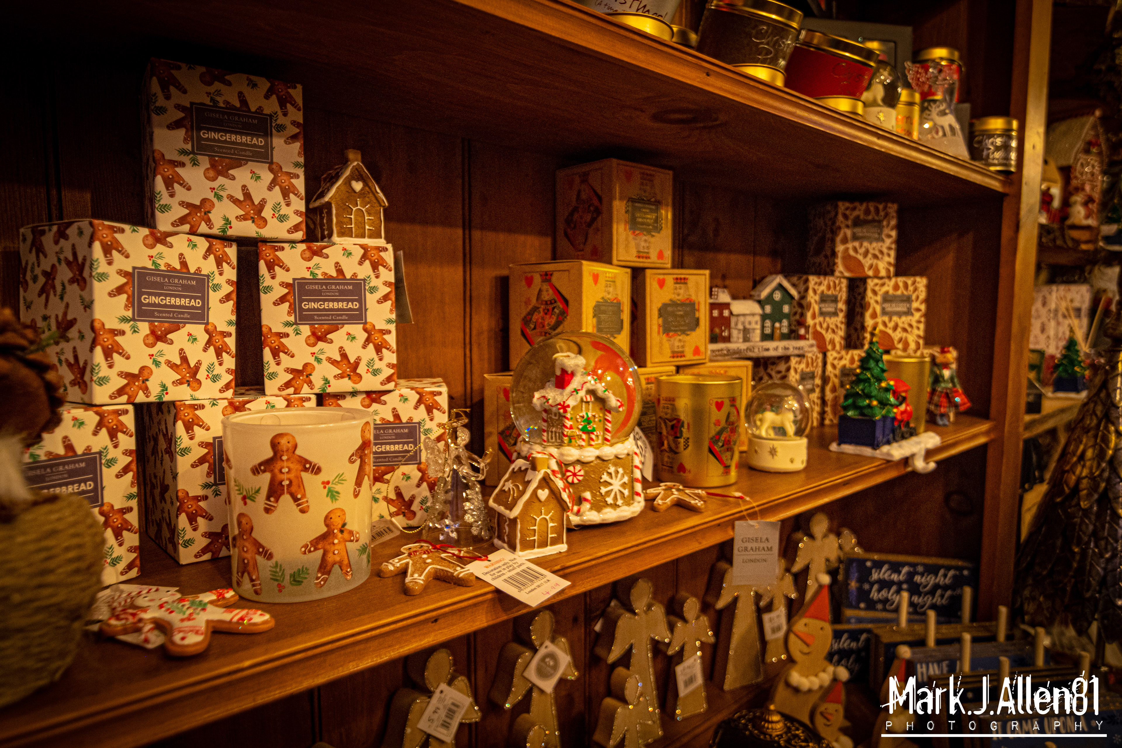 THE LITTLE CHRISTMAS SHOP - NATURAL/AVAILABLE LIGHTING