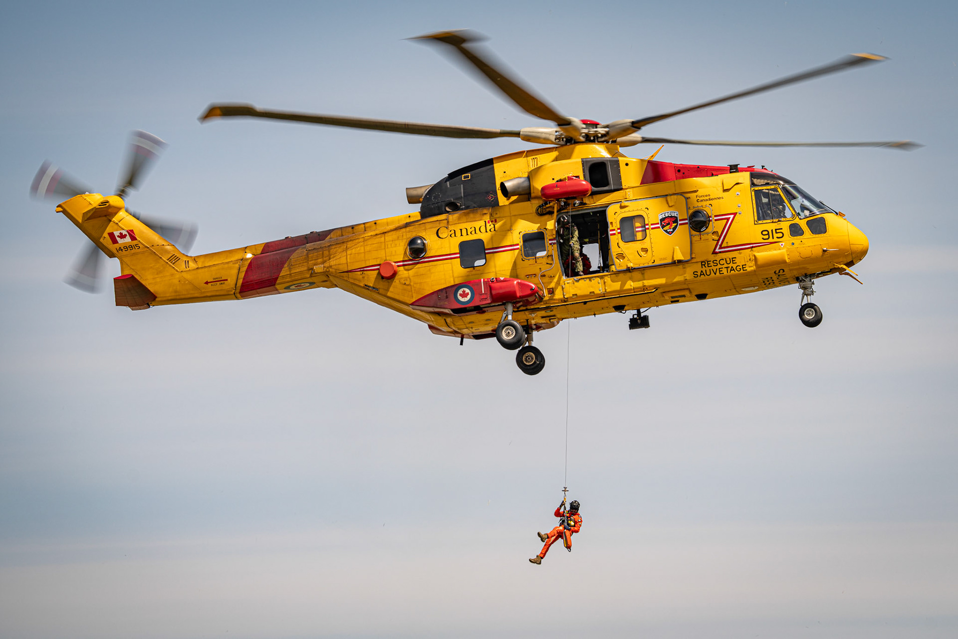 CH-149 Cormorant performs hoist training at 19 Wing Comox