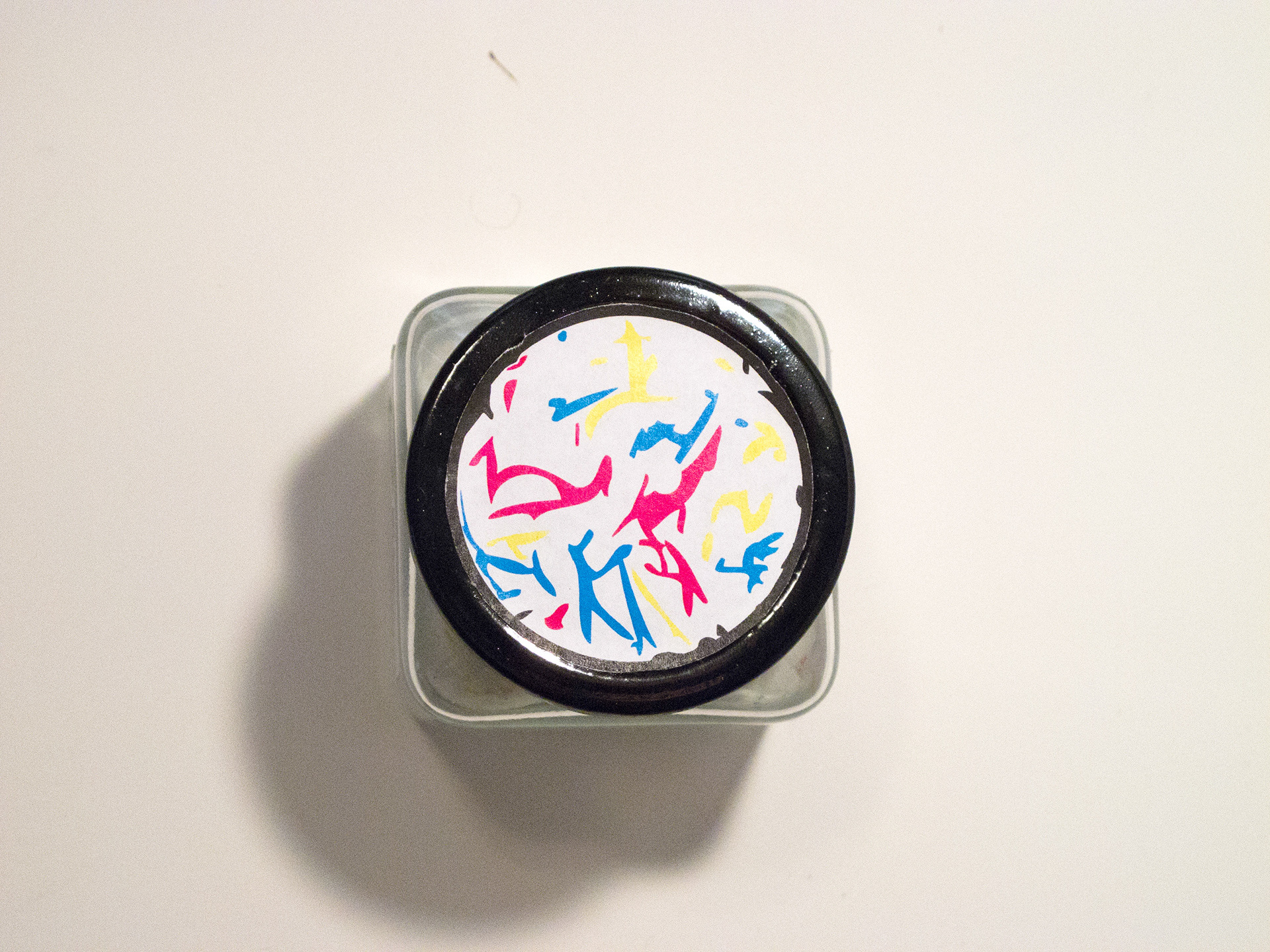 GD II Jaw Breakers Top A picture looking down on the top cover of the jar for Jaw Breakers looking right at the illustration pattern of jawbreakers.