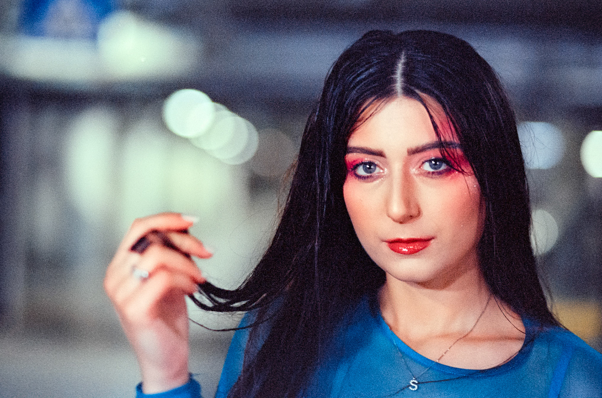 Canon Canon EOS 1V | Canon EF85mm f/1.8 USM | Cinestill 800T 800Scanned with Nikon LS-5000 | Nikon SA-21Home developed in Cinestill Cs41 | 3:45 @ 39 °C | Stick AgitationNegative Lab Pro v3.0.2 | Color Model: Frontier | Pre-Sat: 3 | Tone Profile: LAB - Standard | WB: Auto-Neutral | LUT: Frontier