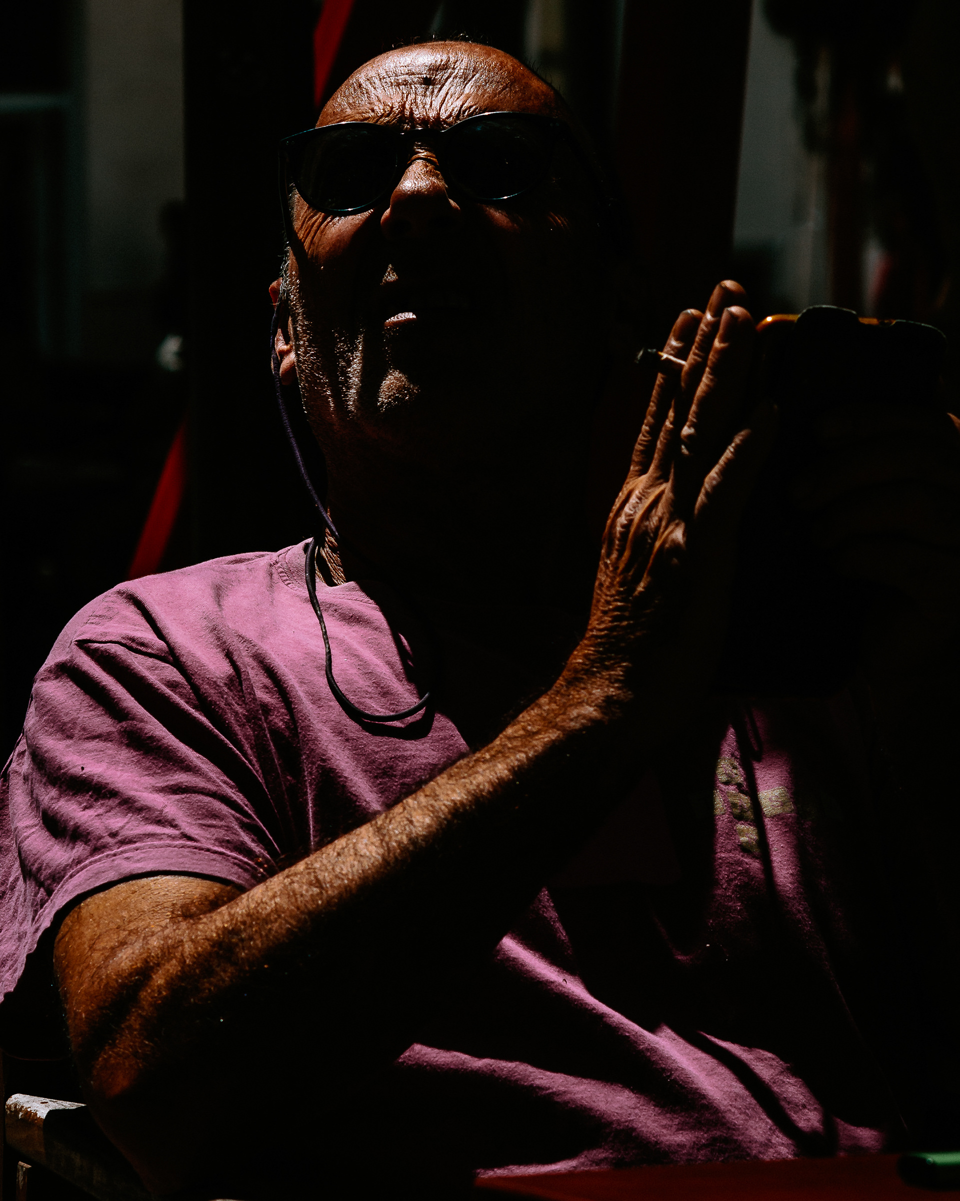 Retrato profesional de hombre en estilo cinematográfico por Foto Nueve