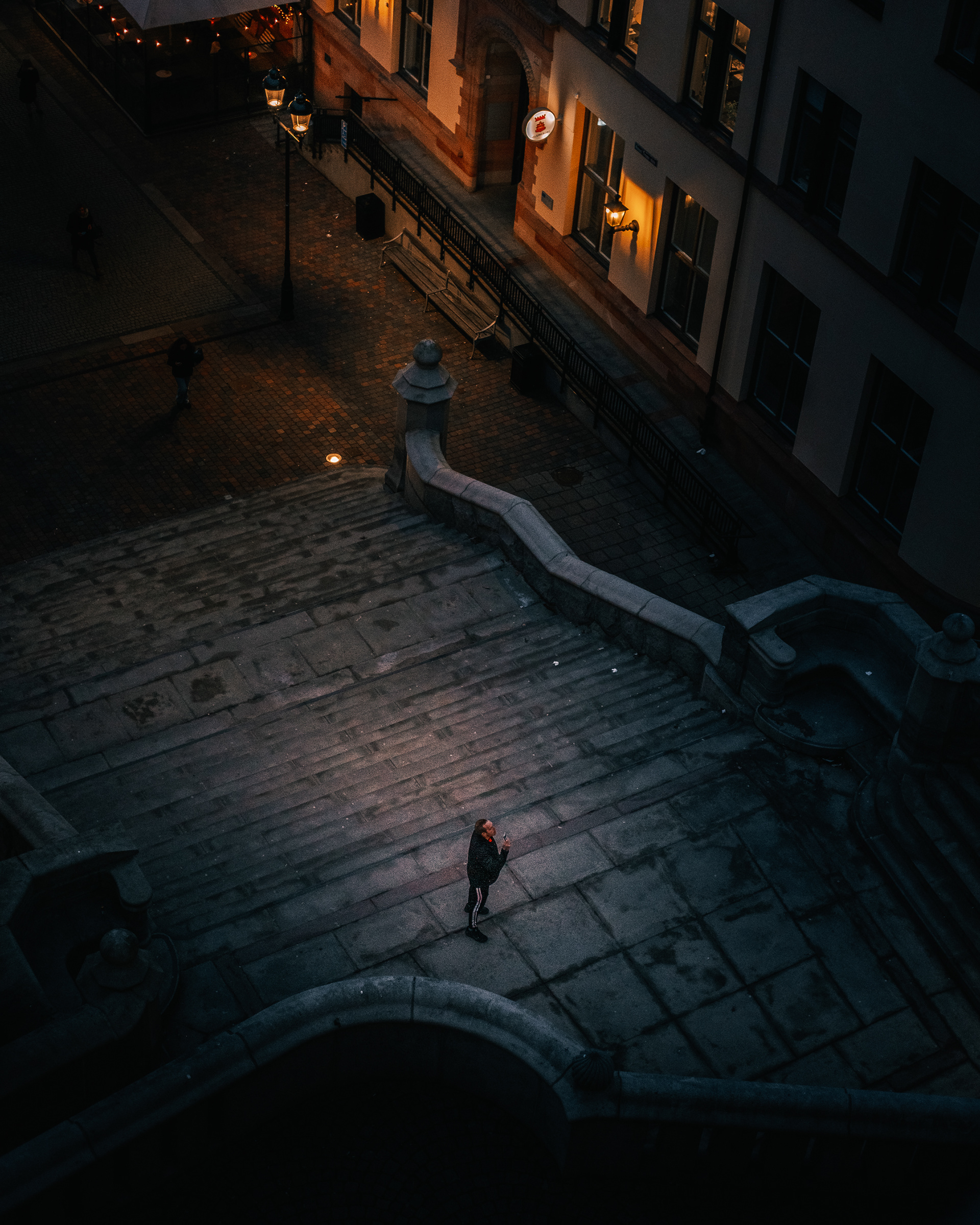 Retrato profesional de unas escaleras en estilo cinematográfico por Foto Nueve