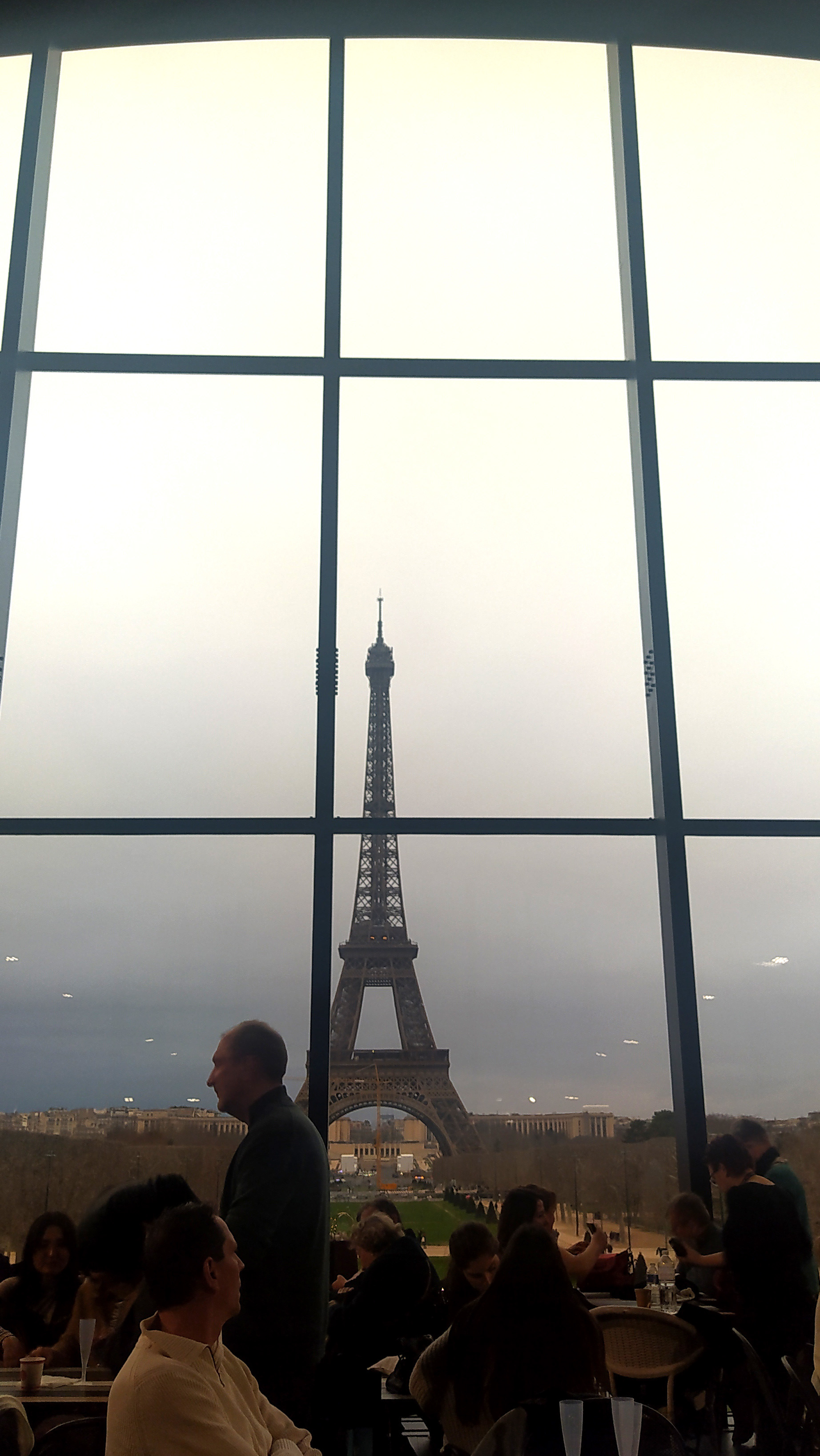 Grand Palais Ephémère face à la tour Eiffel