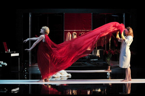 129053 Julien de Rosa / Starface 2011-09-16 Paris France Filage de la piece les bonnes au theatre de l'Atelier.
