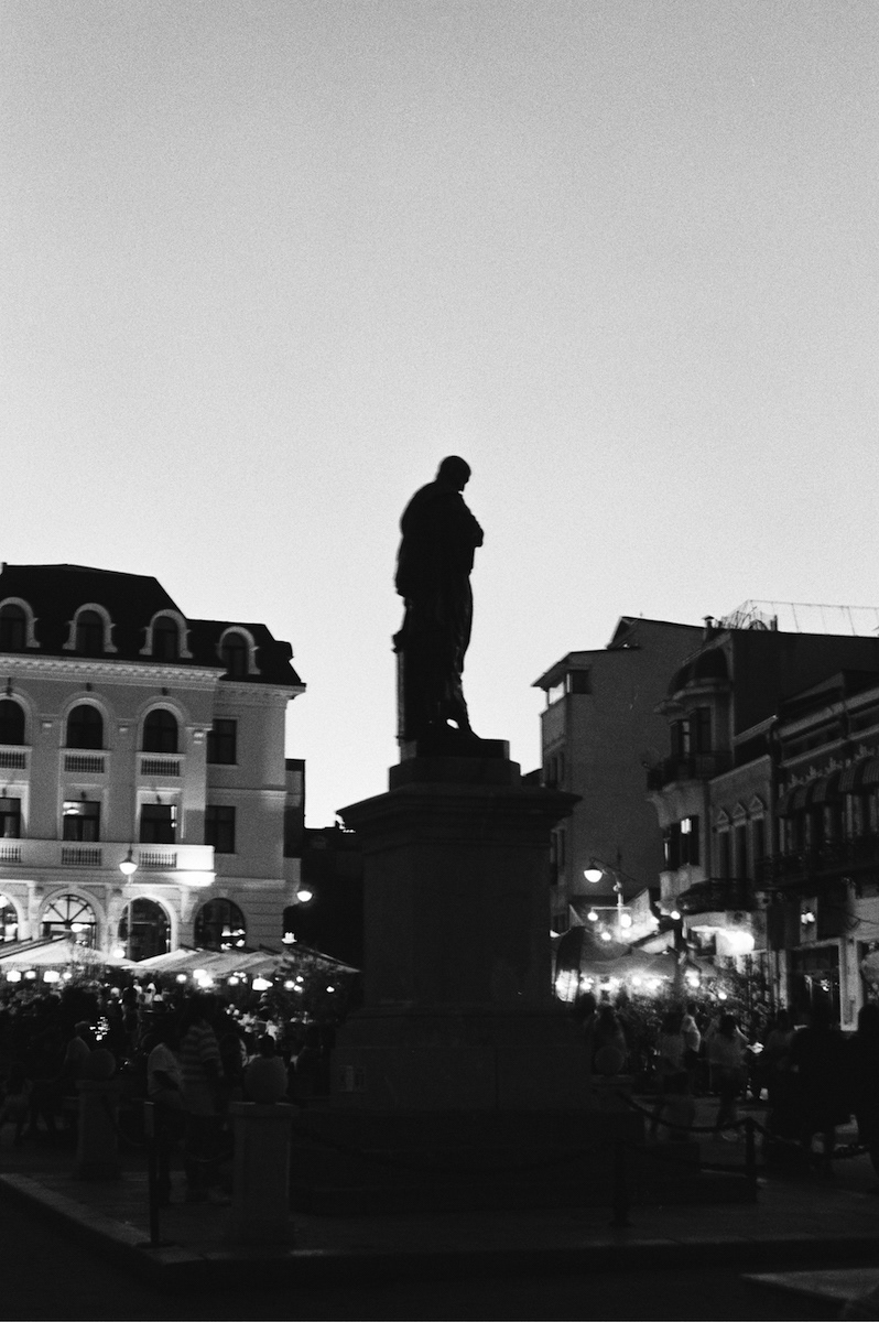 Statuia lui Ovidiu din Piata Ovidiu, Constanta, imagine nocturn, Tiberiu Raducu fotograf
