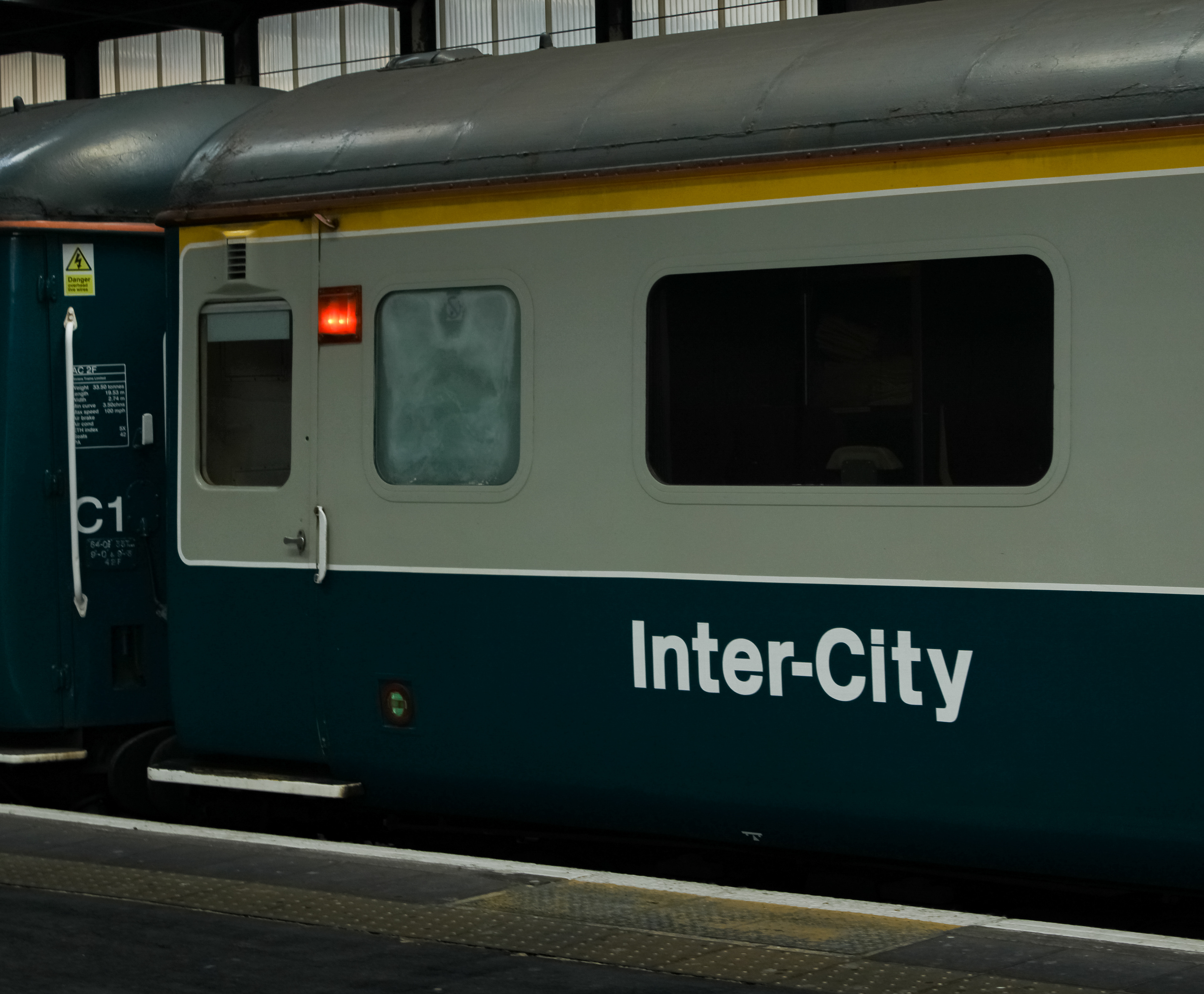 May 25th, 2024 - A old train carriage at London Euston