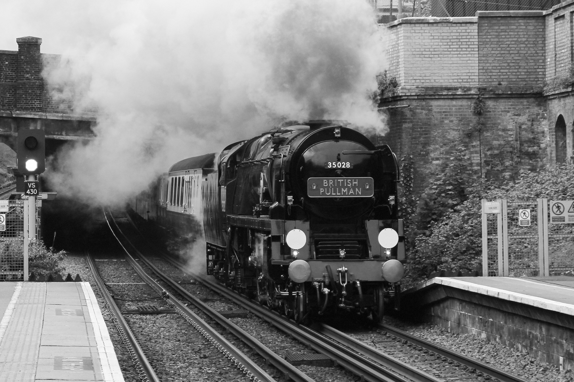 April 24th, 2025 - Clan Line powers through Tulse Hill