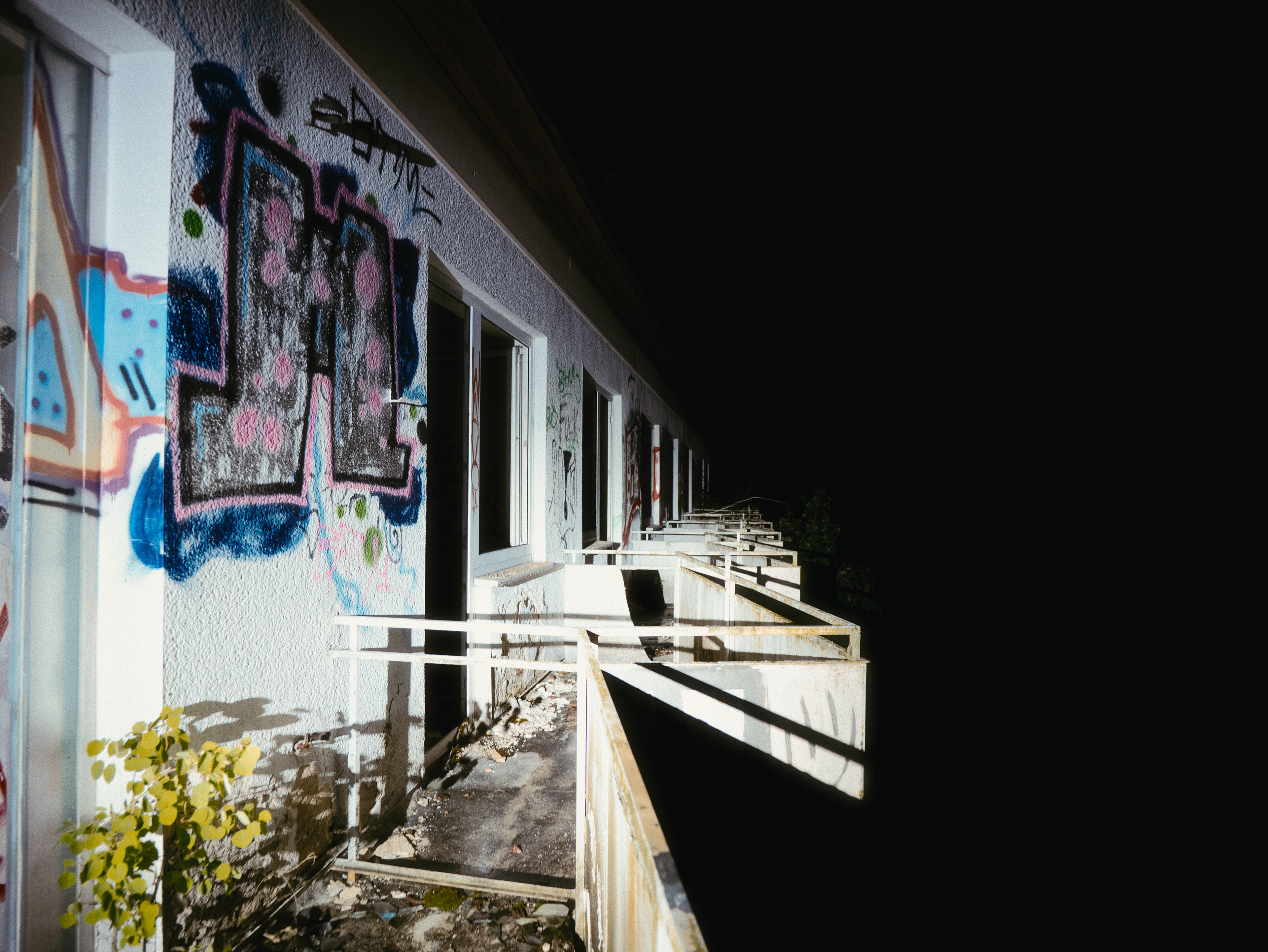 Lost Place Reha-Klinik Neukirchen Balkon