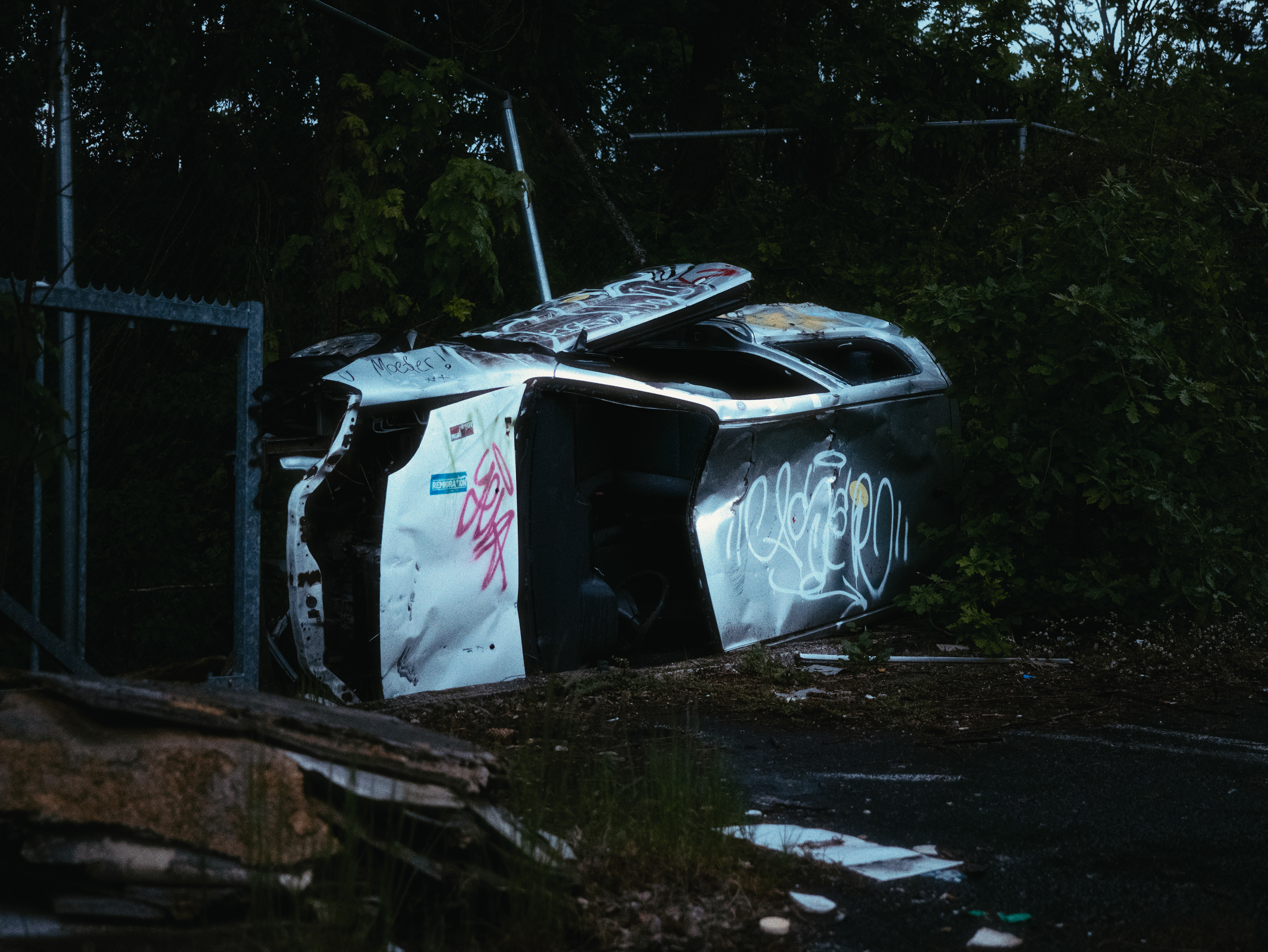 Lost Place Reha-Klinik Neukirchen Zerstörtes Auto