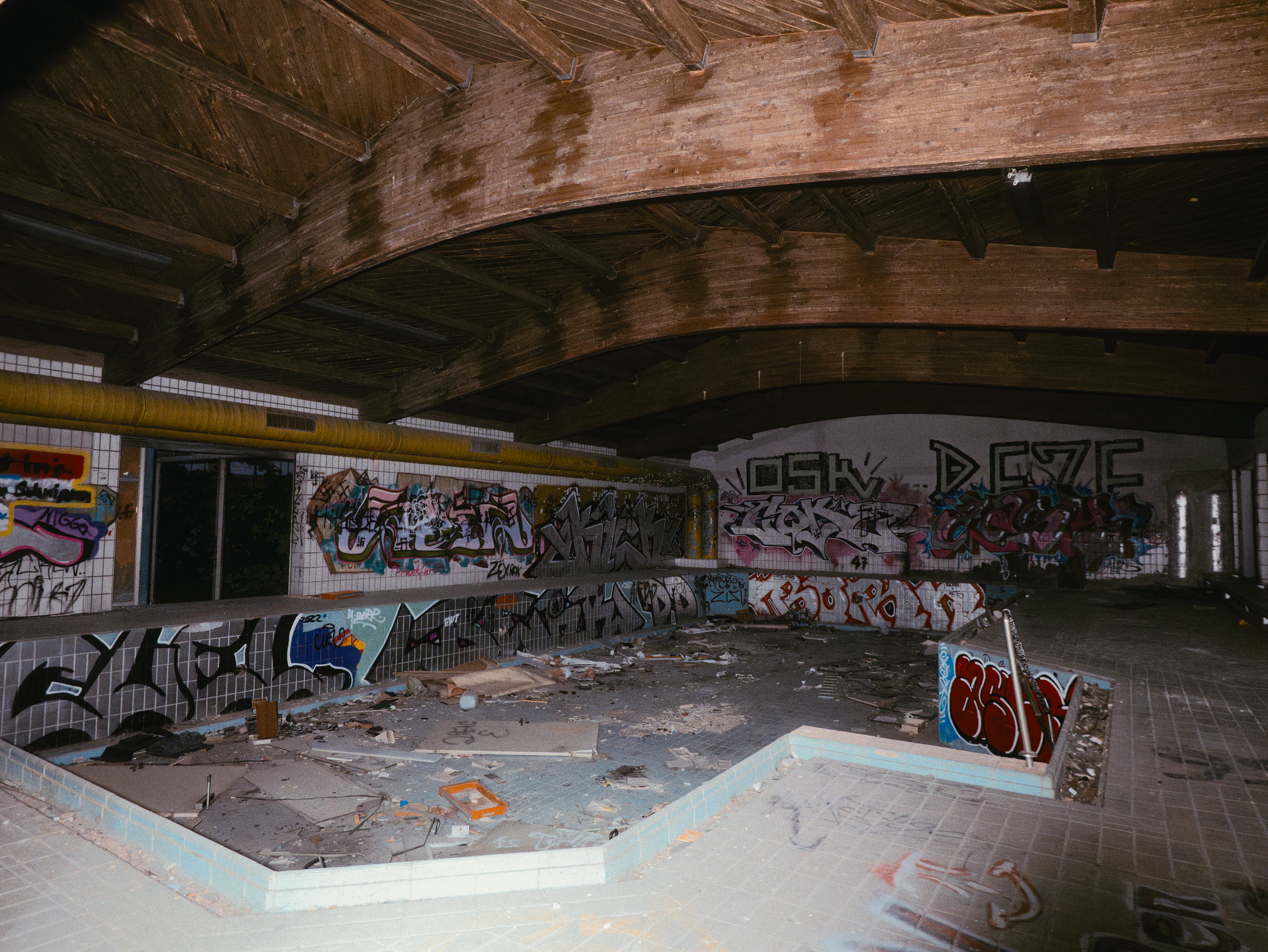 Lost Place Reha-Klinik Neukirchen Schwimmbad