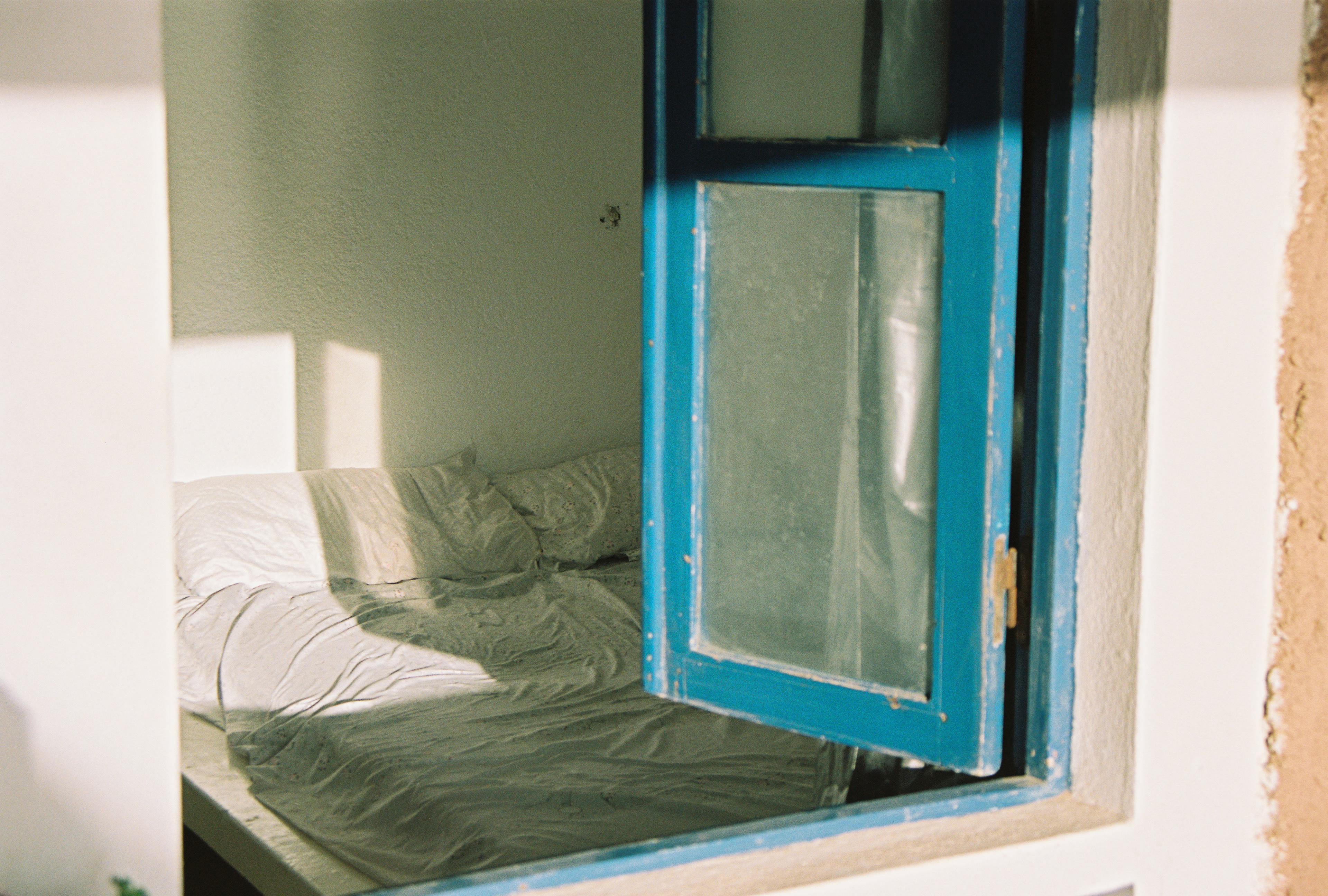 35mm: More bed and window