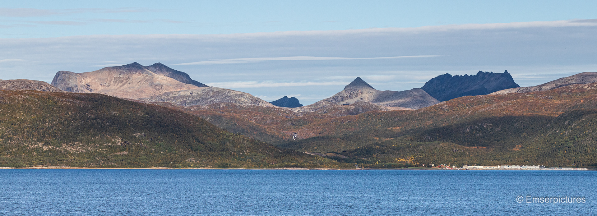 Blick auf die Südküste der Insel Senja (N)