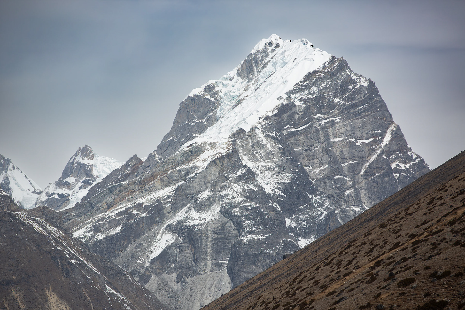 Lobuche - Climbers near the summit