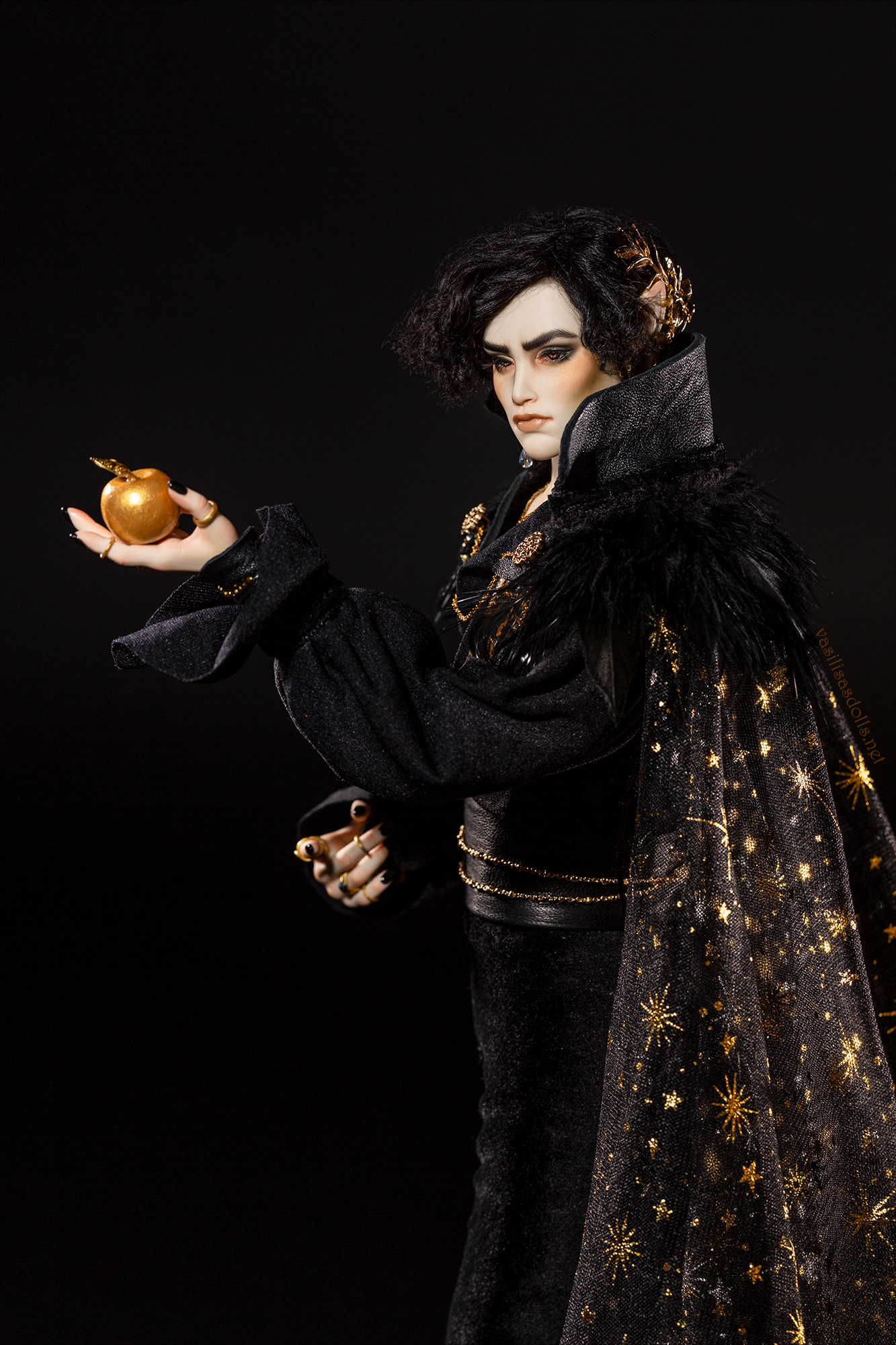 Cardan Greenbriar is an OFFICIAL Art doll, Based on The Folk of the Air series by Holly Black Design ©Holly Black   Photo by @makemereal.dolls (IG) Edited by Vasilisa's Dolls