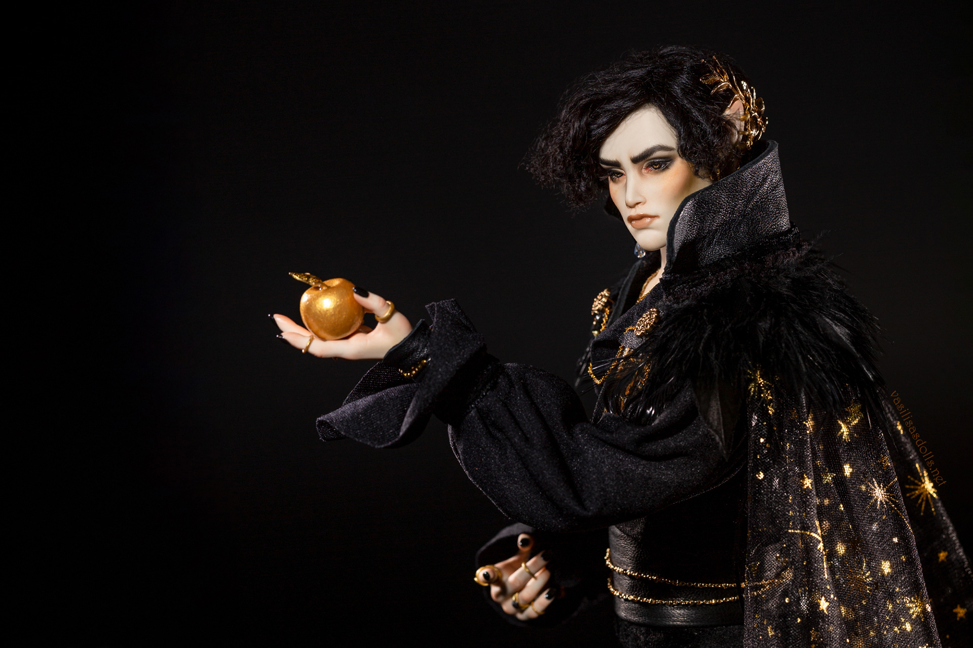 Cardan Greenbriar is an OFFICIAL Art doll, Based on The Folk of the Air series by Holly Black Design ©Holly Black   Photo by @makemereal.dolls (IG) Edited by Vasilisa's Dolls
