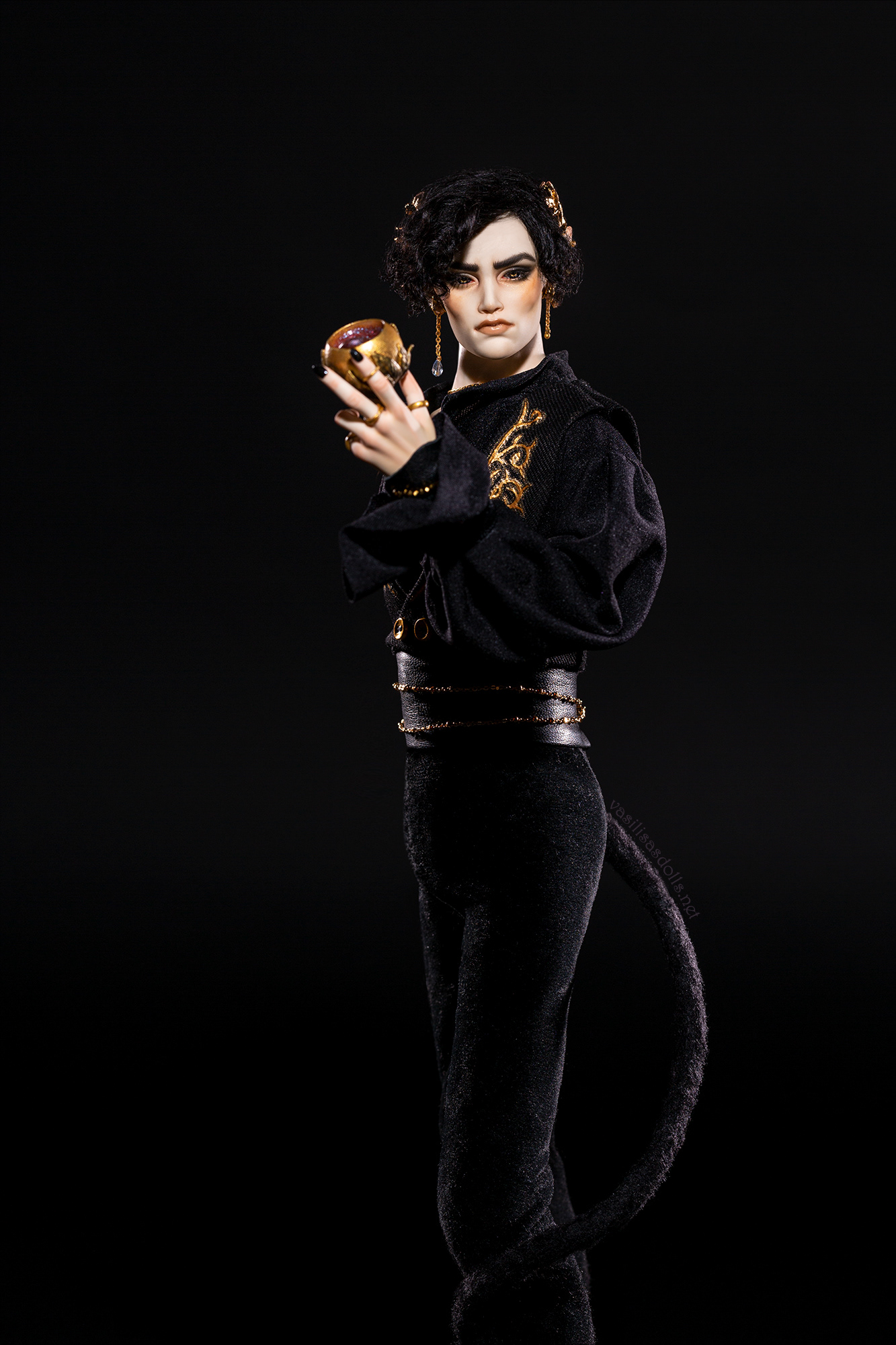 Cardan Greenbriar is an OFFICIAL Art doll, Based on The Folk of the Air series by Holly Black Design ©Holly Black   Photo by @makemereal.dolls (IG) Edited by Vasilisa's Dolls