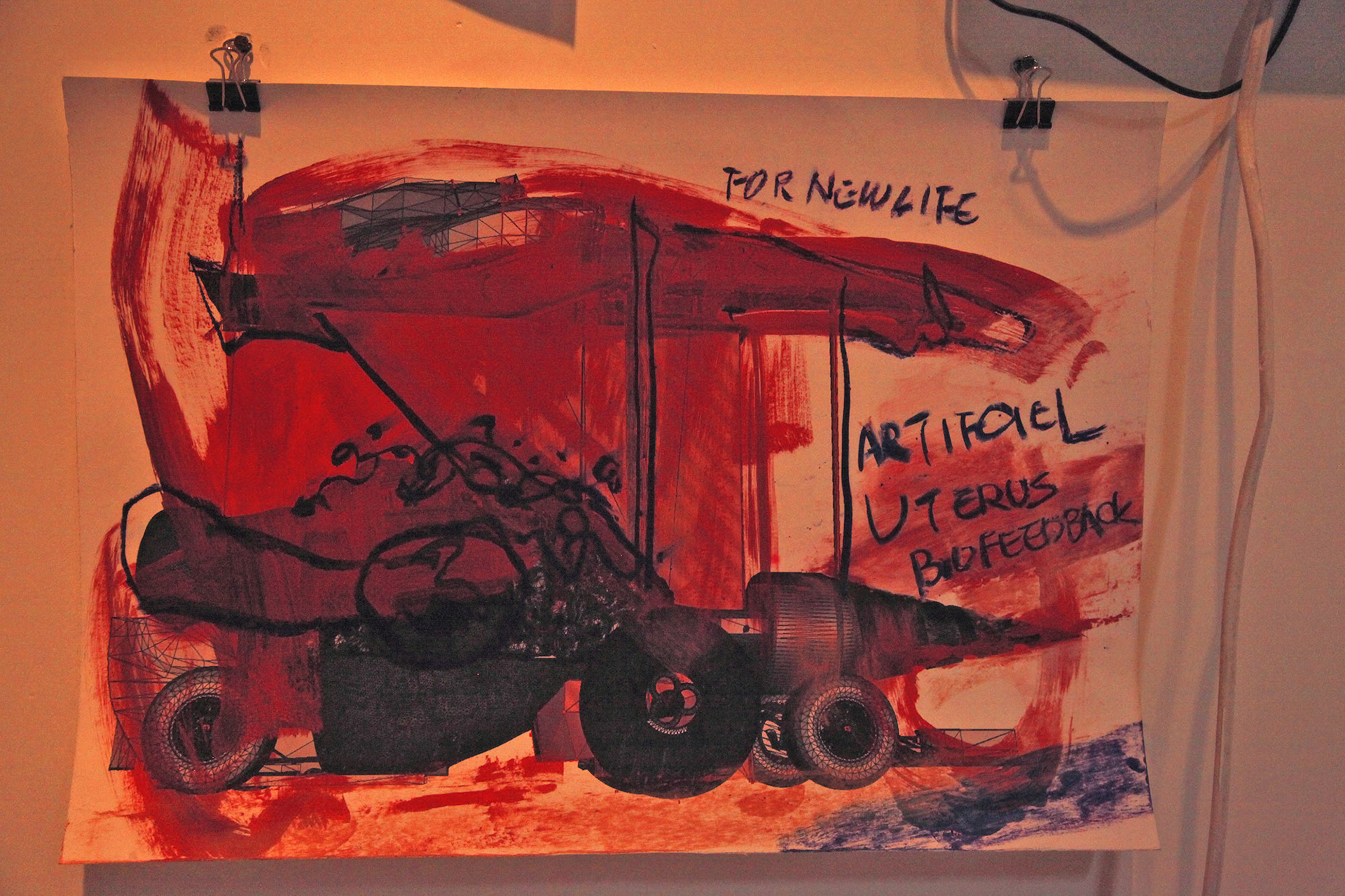 Croquis préparatoires pour la création du Uterus Tank (2016), incomplet. 51 x 40 cm. © Dali Wu.