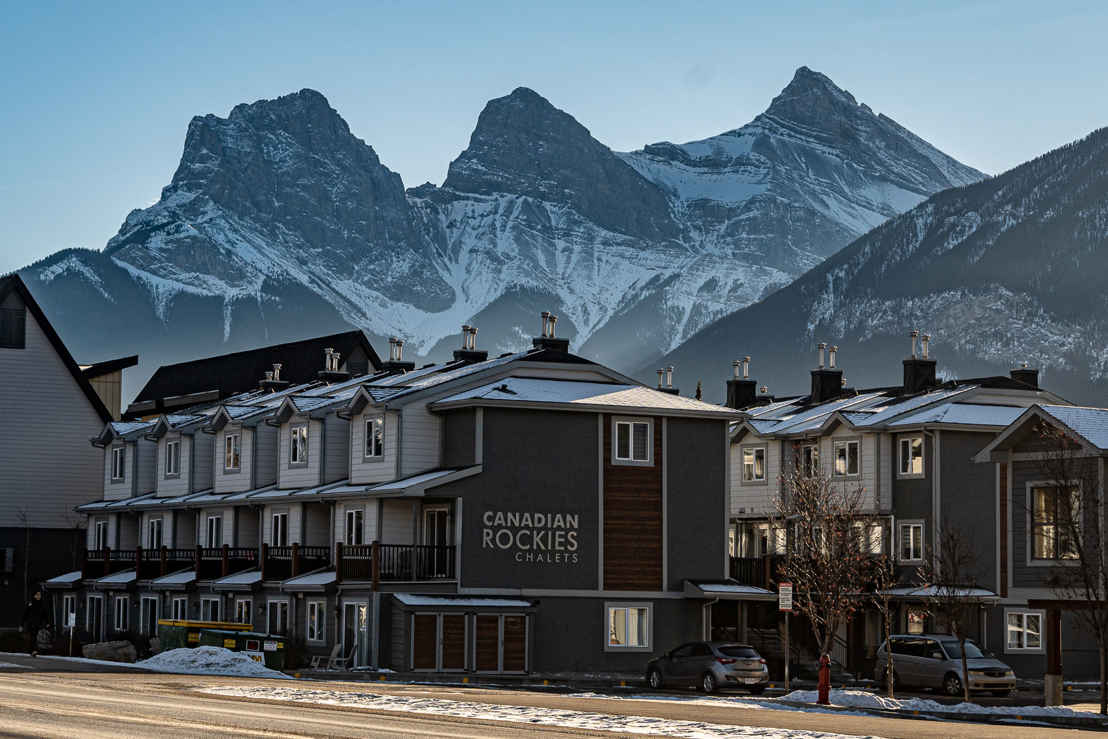 Canmore and the three sisters montains