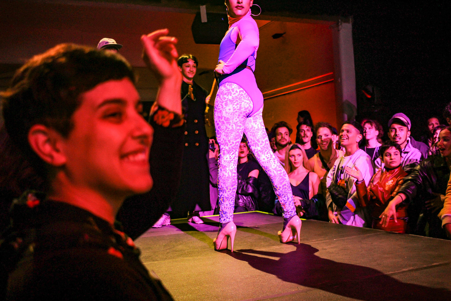 Primera competencia en el Encuentro Federal de Ballroom, espacio creado por la comunidad LGBTIQ+, en ArtLab, Buenos Aires, el viernes 1° de julio de 2022. / Foto: Candela Bandoni