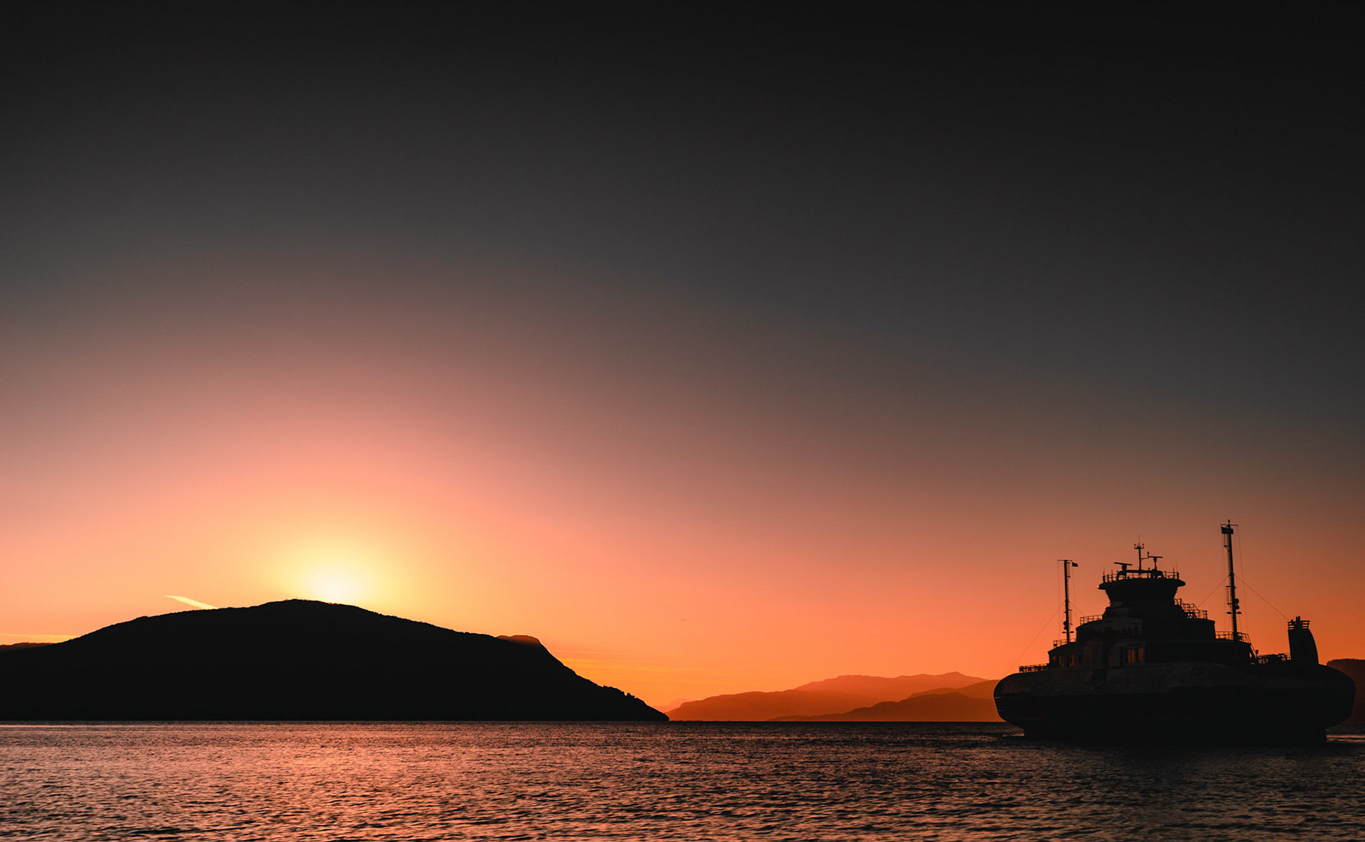 Fähre Richtung Sonnenuntergang