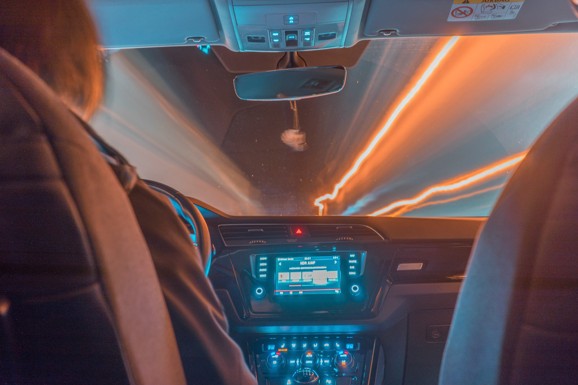 Autofahrt durch die Nacht