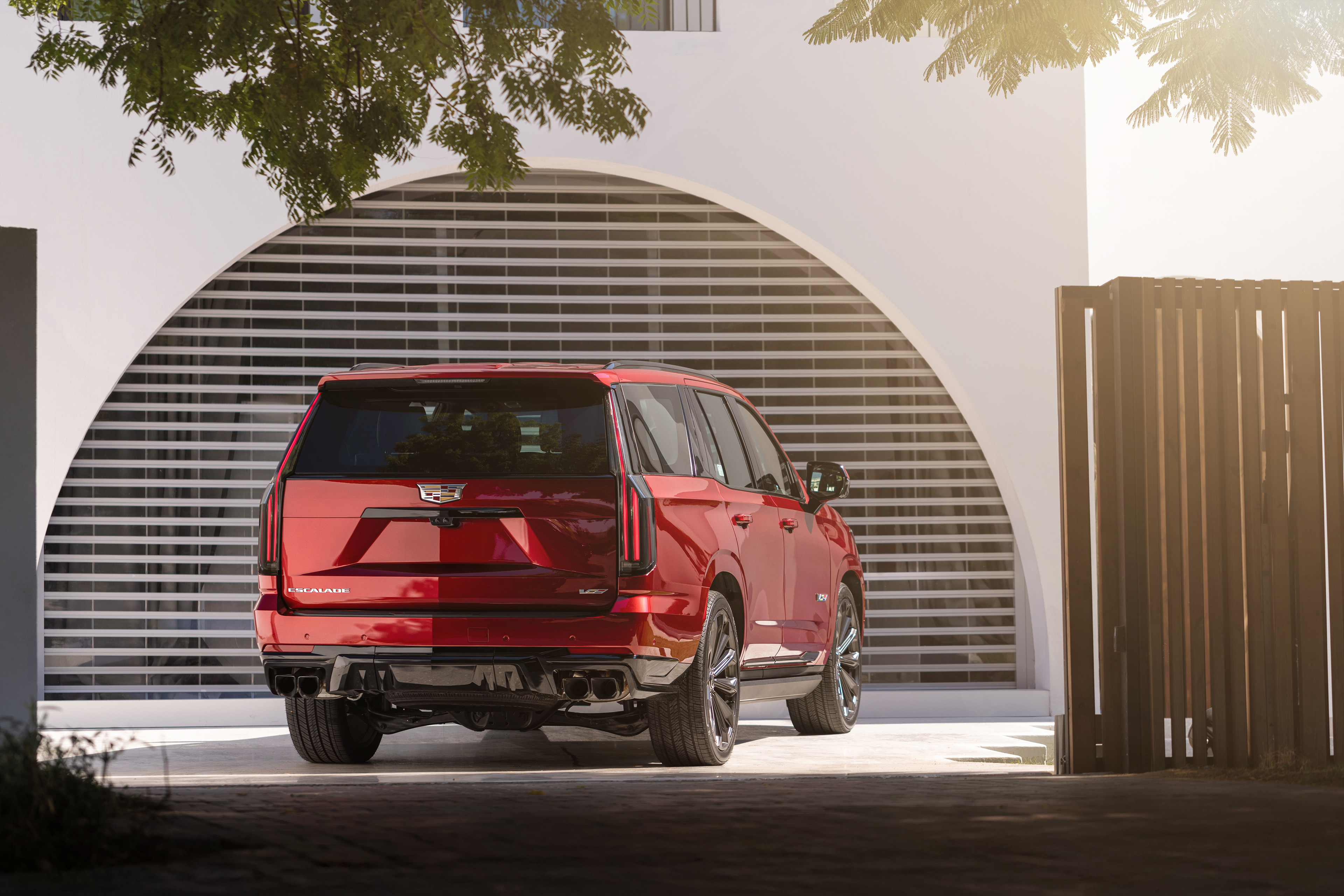 2025 Cadillac Escalade v campaign
