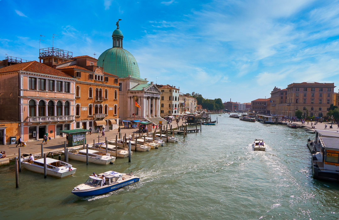 Main street of Venice 2018