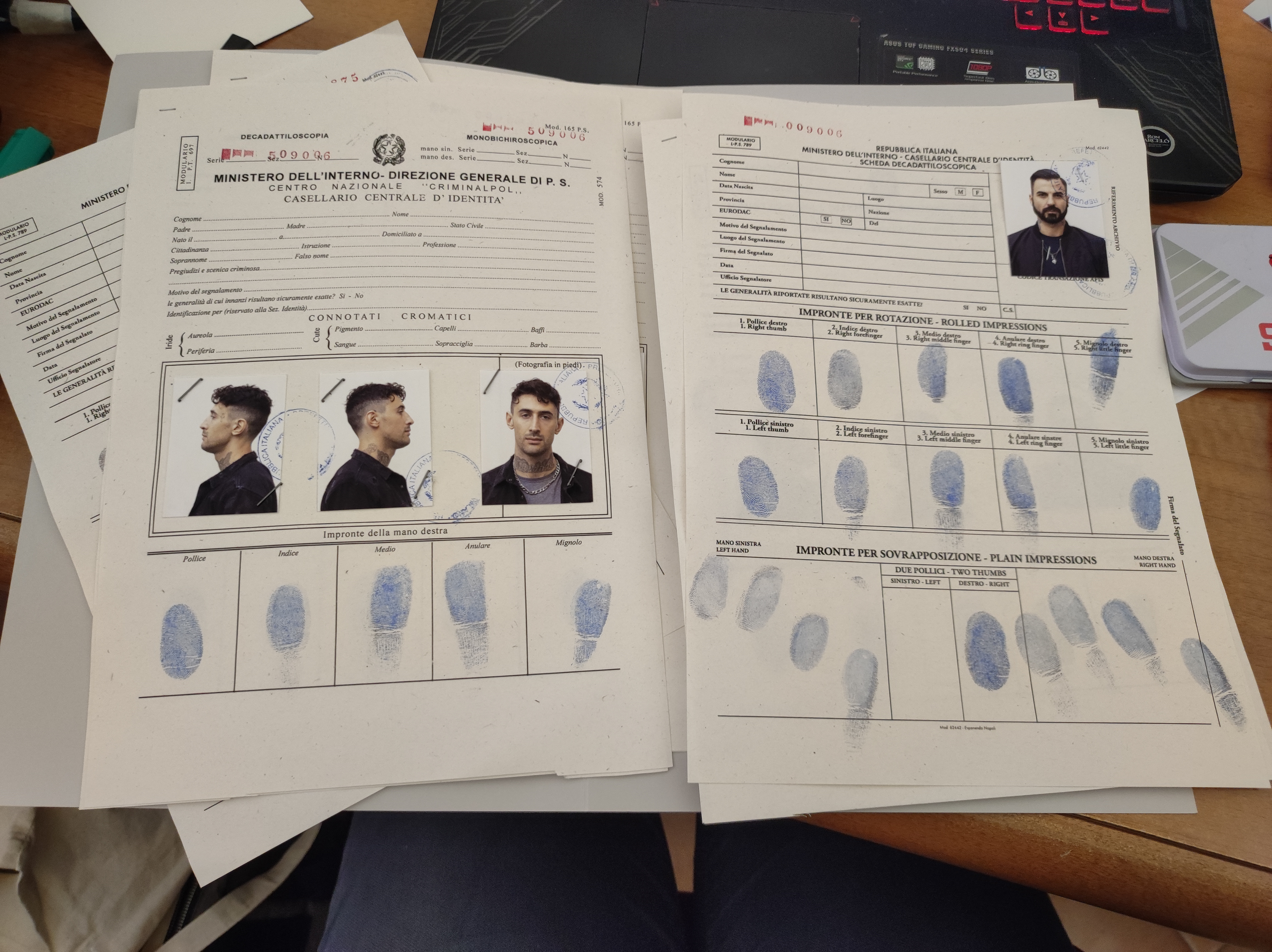 Decadactyloscopic sheets